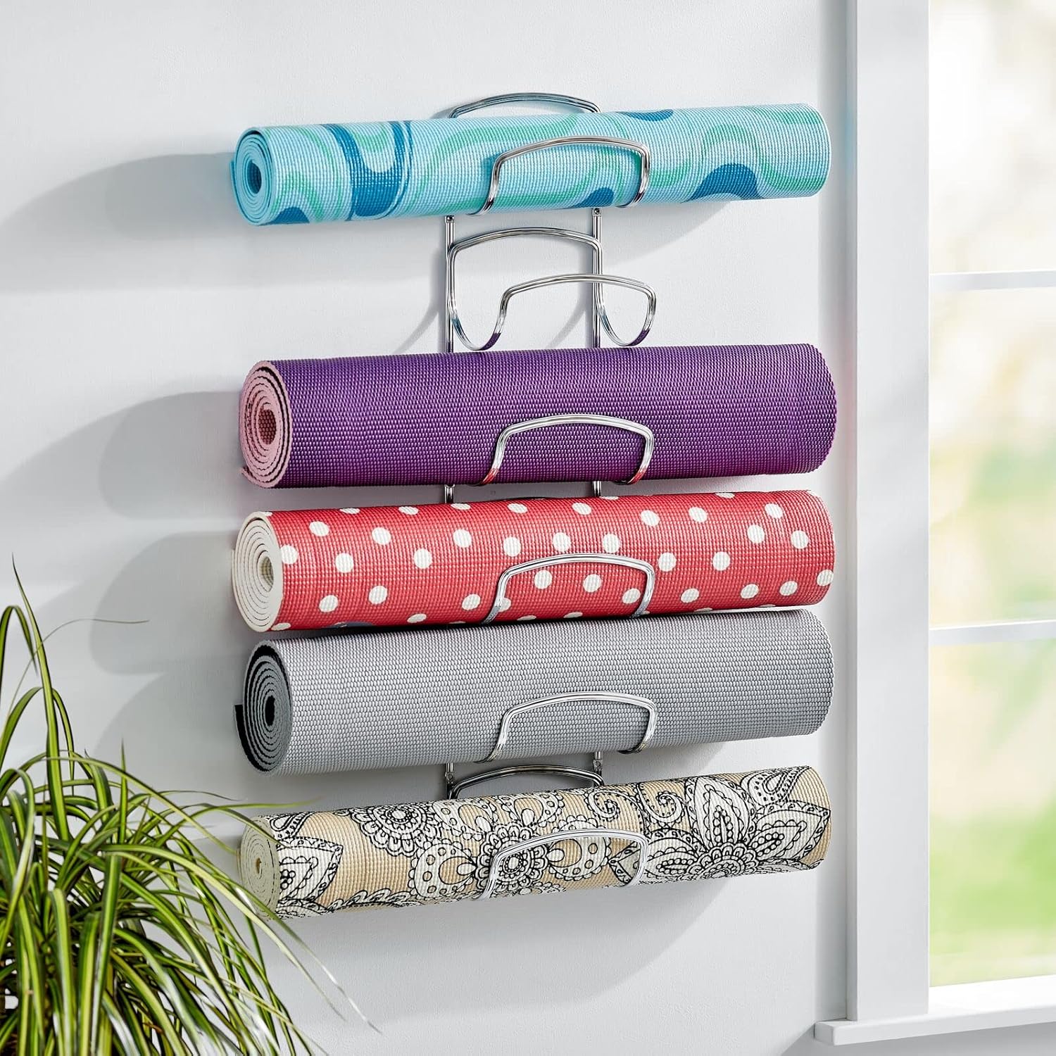 mDesign Toallero moderno y decorativo de seis niveles para baño, soporte y organizador, para montar en la pared, para almacenamiento de toallas de
