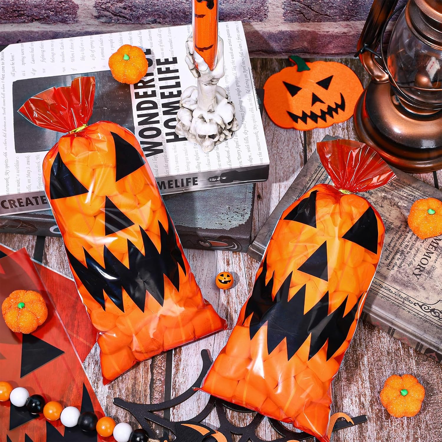 Whaline 120 bolsas de celofán de calabaza de Halloween con 120 lazos dorados, bolsas de dulces para dulce o truco, bolsas de regalo de palomitas de