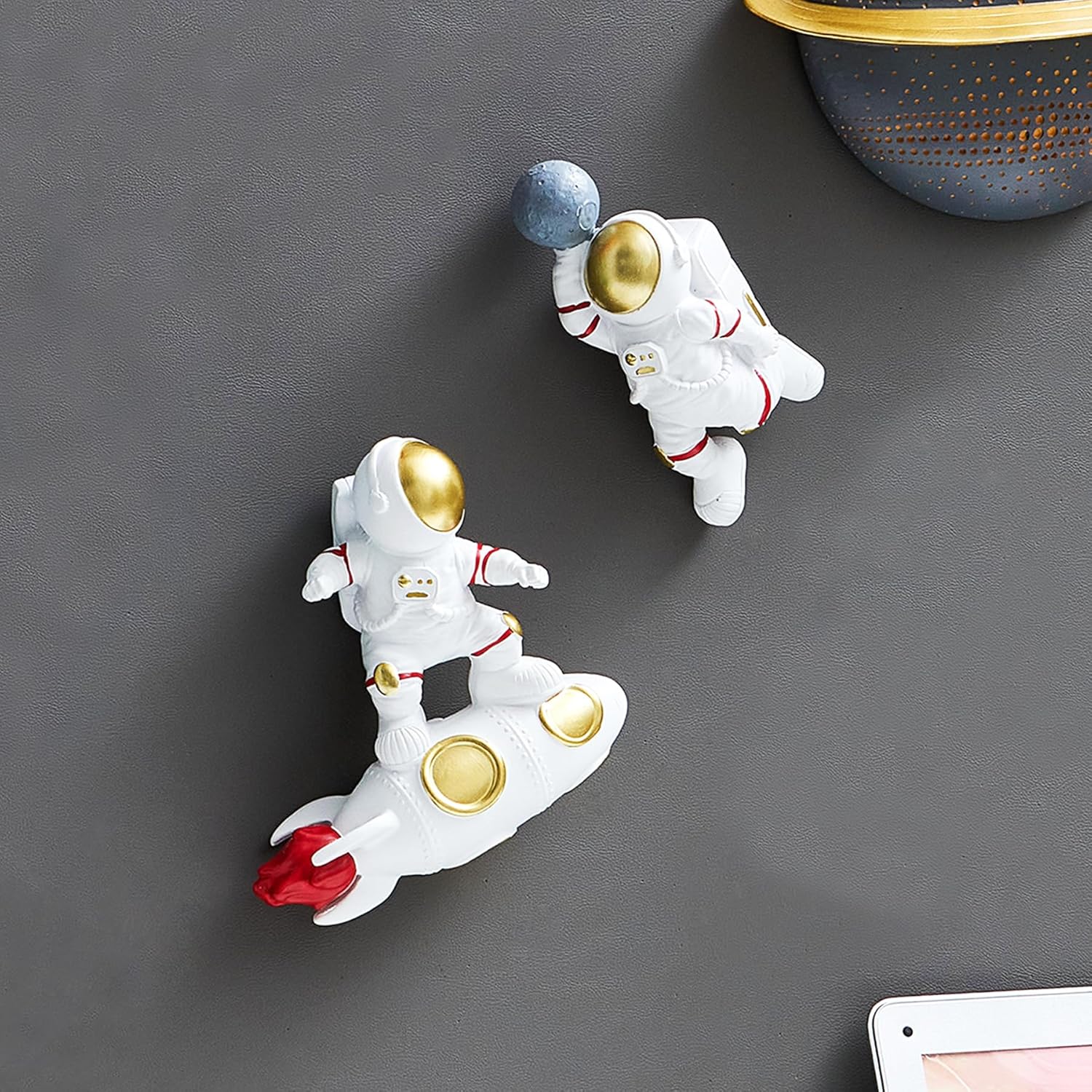 Juego de 2 esculturas de pared de astronautas, decoración moderna para el hogar, decoración de pared para sala de estar, dormitorio, decoración de