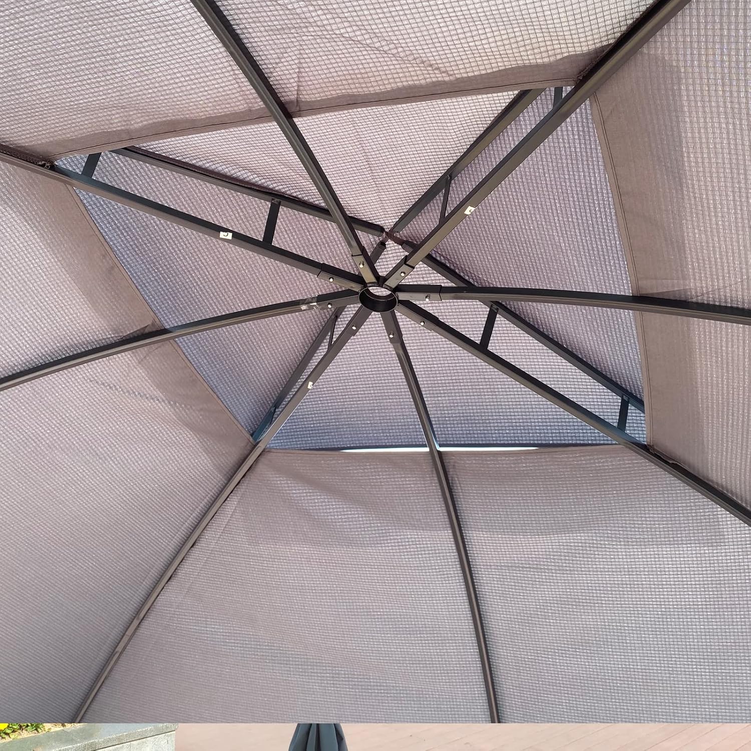 Gazebo de techo rígido de 10 x 10 pies, cenador de techo doble con redes, marco de acero para exteriores, rayas verticales, techo permanente para