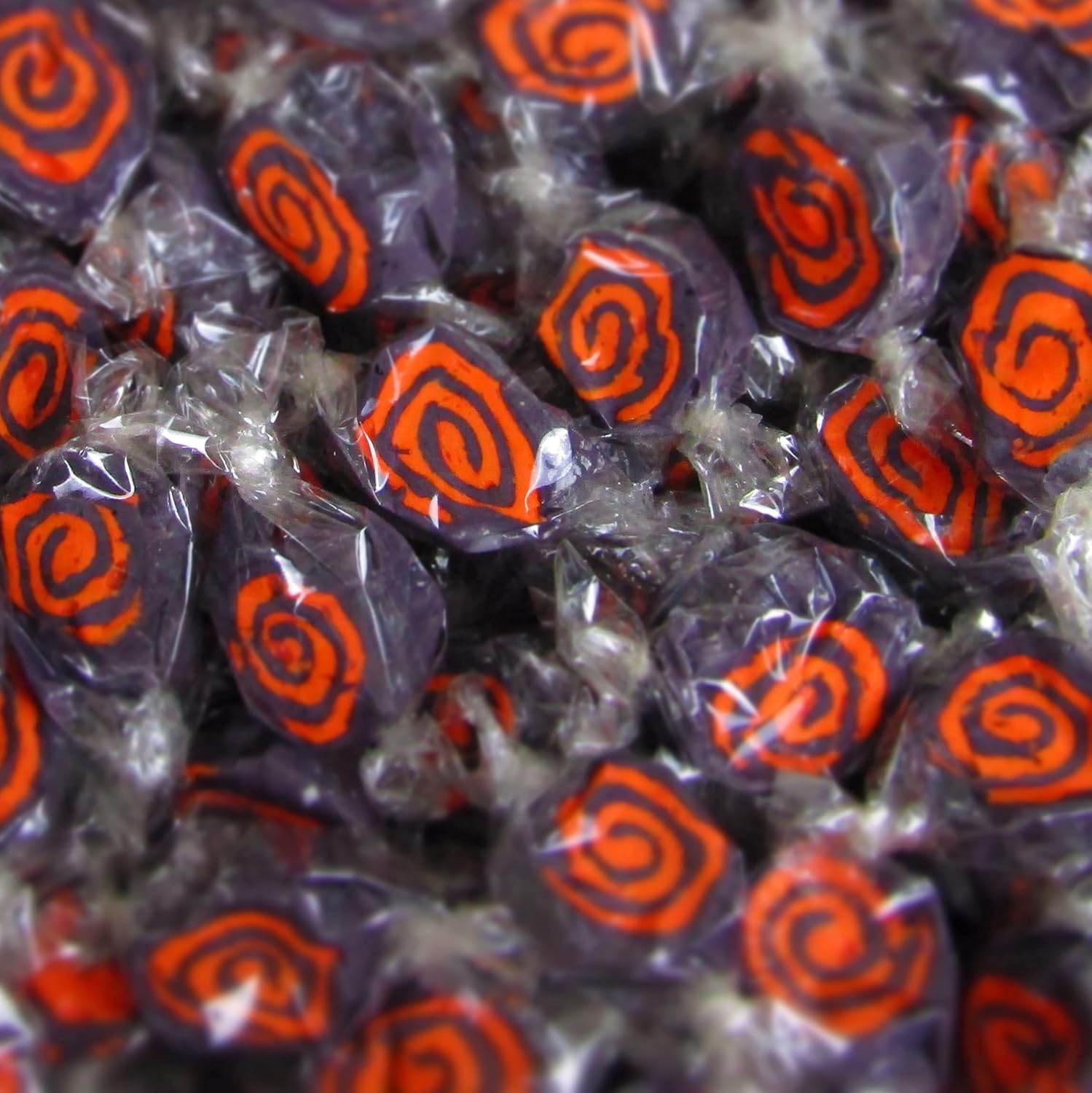 It’s Delish – Caramelos masticables de crema negra y naranja para Halloween, bolsa a granel de 4 onzas, envuelto individualmente, suave y gourmet –
