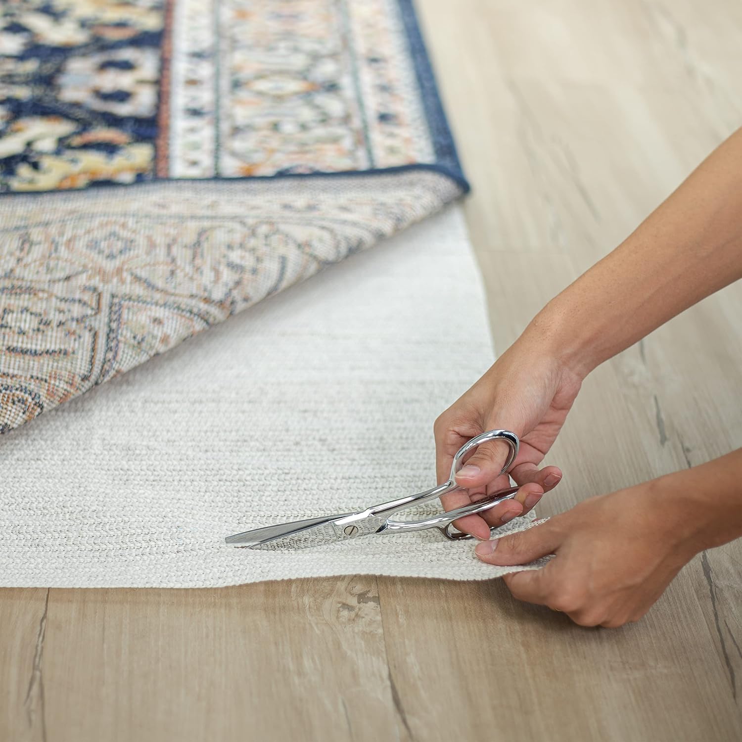 Mohawk Home Agarre redondo antideslizante de 5 x 5 pies, fabricado en Estados Unidos, mantiene las alfombras en su lugar, seguro para todos los