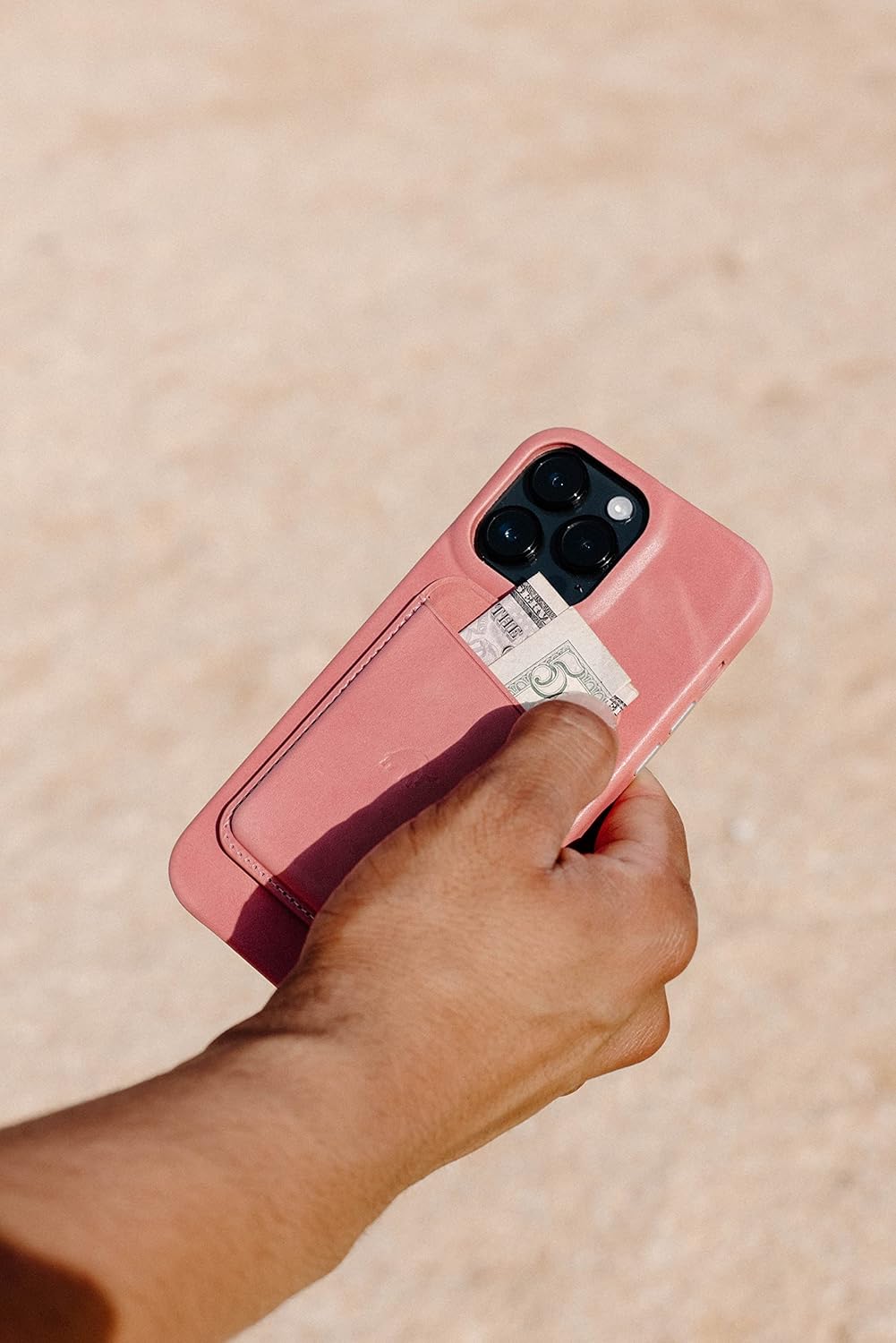 Bullstrap Funda de cuero prémium compatible con Apple iPhone 13 Pro y MagSafe Charger, edición South Beach