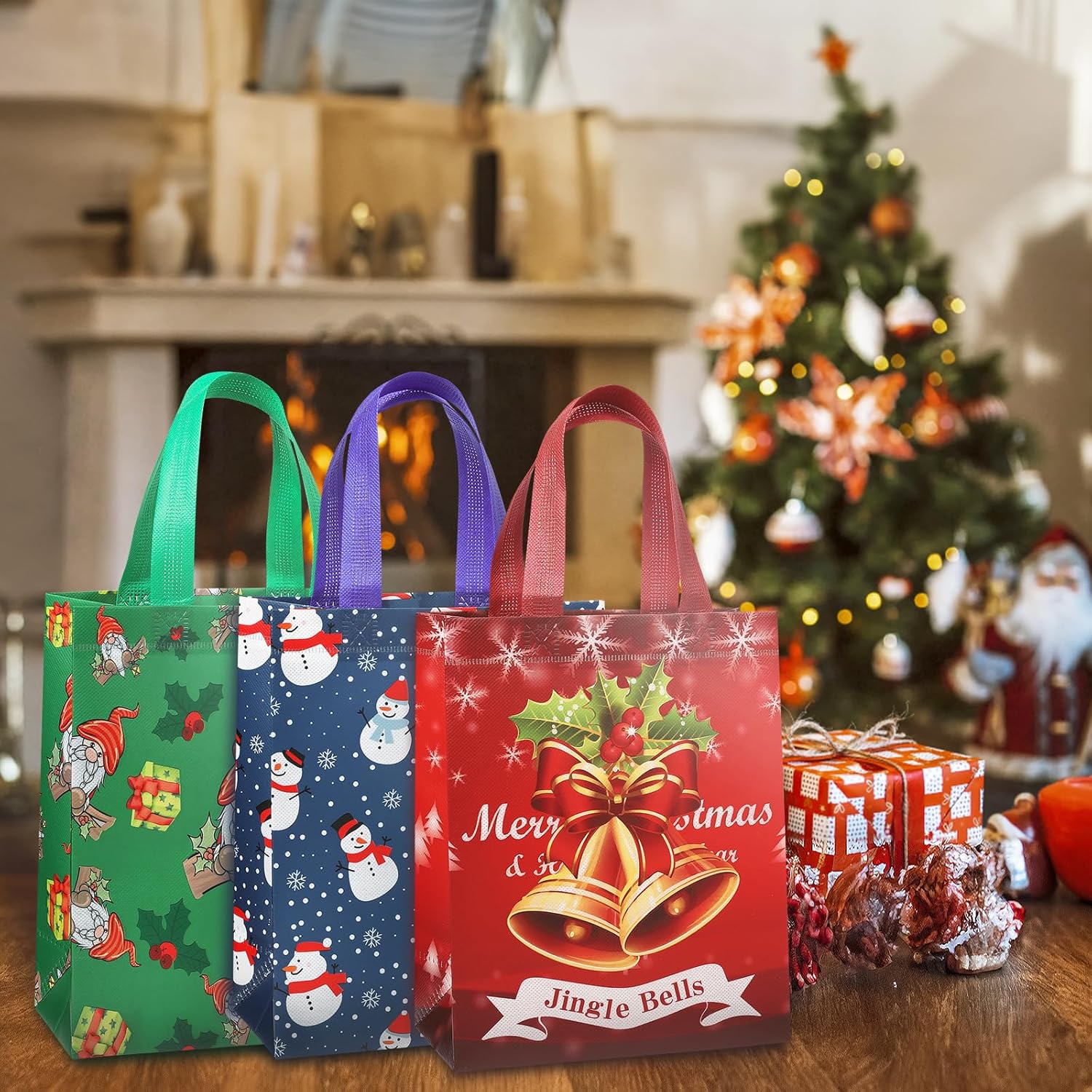 YANGTE Paquete de 32 bolsas de regalo de Navidad de varios tamaños, 14 estilos reutilizables con asa, incluye 8 grandes 24 bolsas pequeñas de