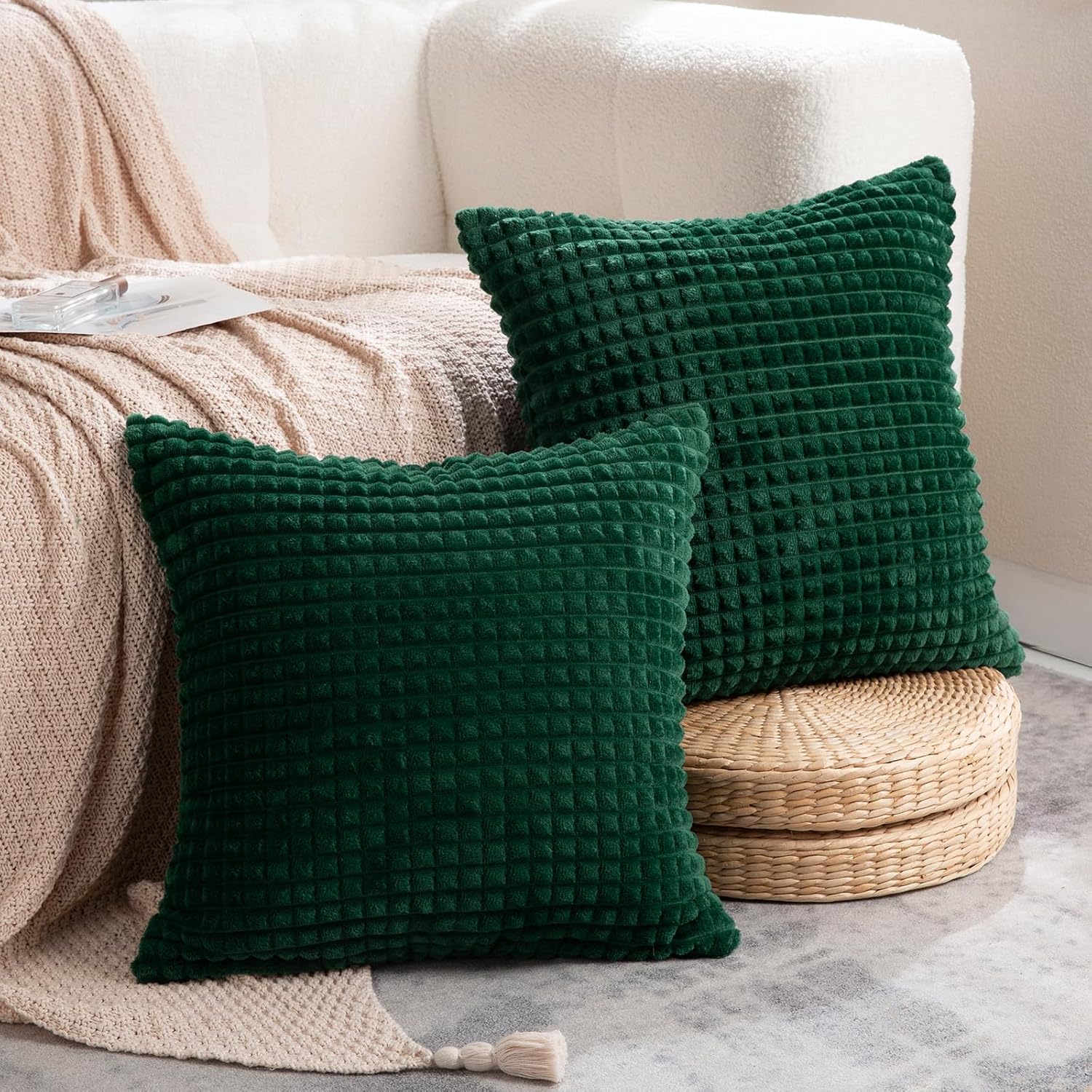 Juego de 2 fundas de almohada decorativas de color verde oscuro de 16 x 16 pulgadas, fundas de almohada de franela de felpa súper suave, esponjosas