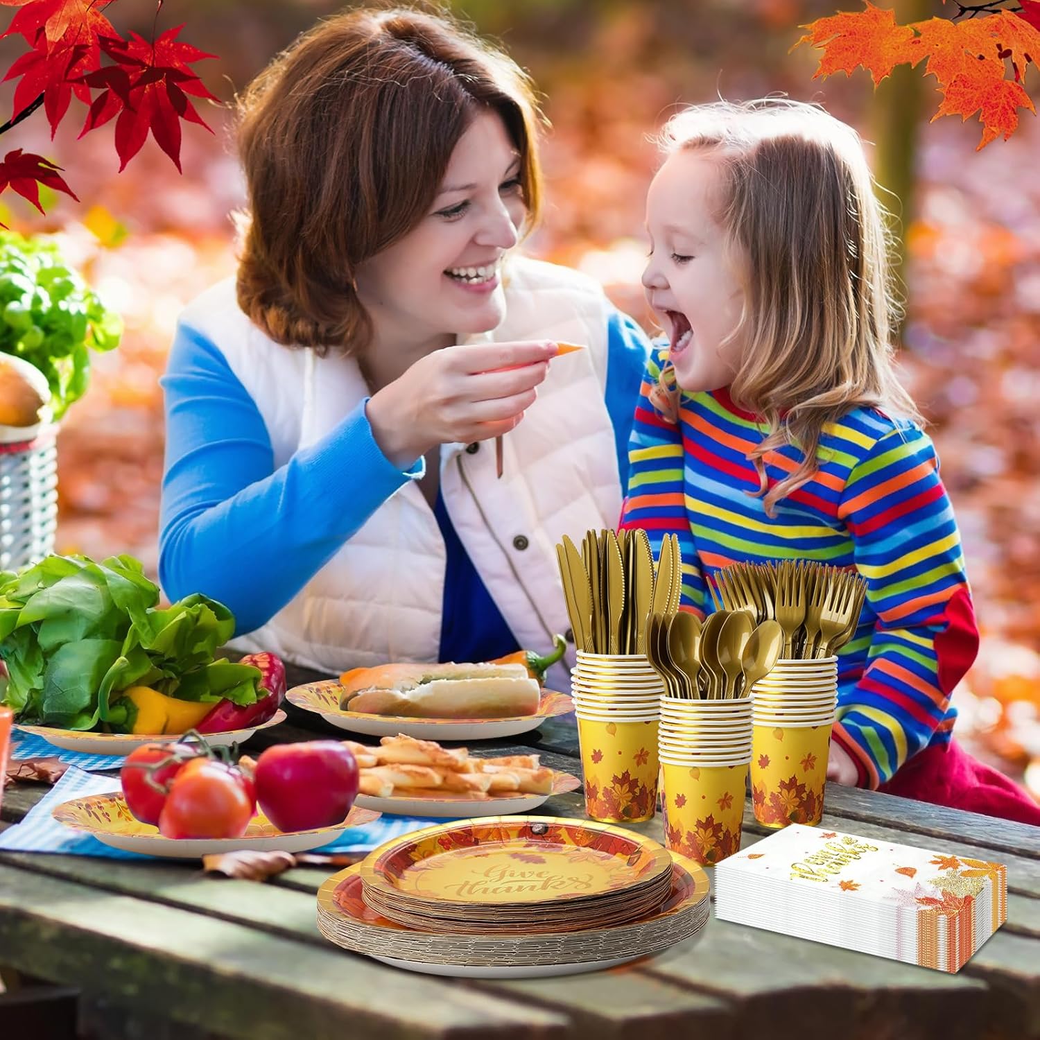 Juego de platos y servilletas de Acción de Gracias, suministros de fiesta de otoño con hojas de arce de otoño, vajilla desechable, platos de papel,