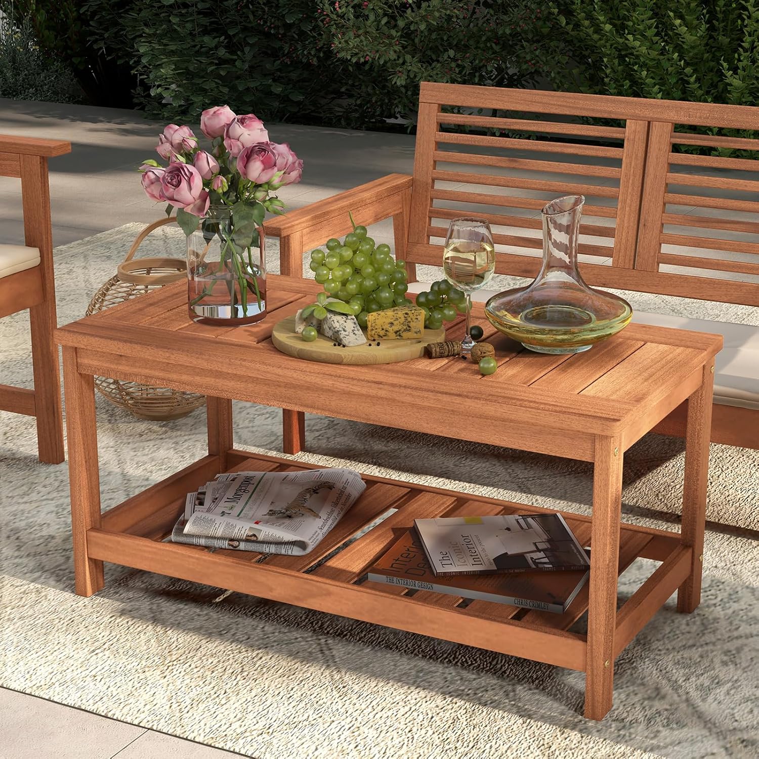 Tangkula Mesa de centro de madera dura para patio al aire libre, mesa de centro de 2 niveles con mesa de listones, estante de almacenamiento,