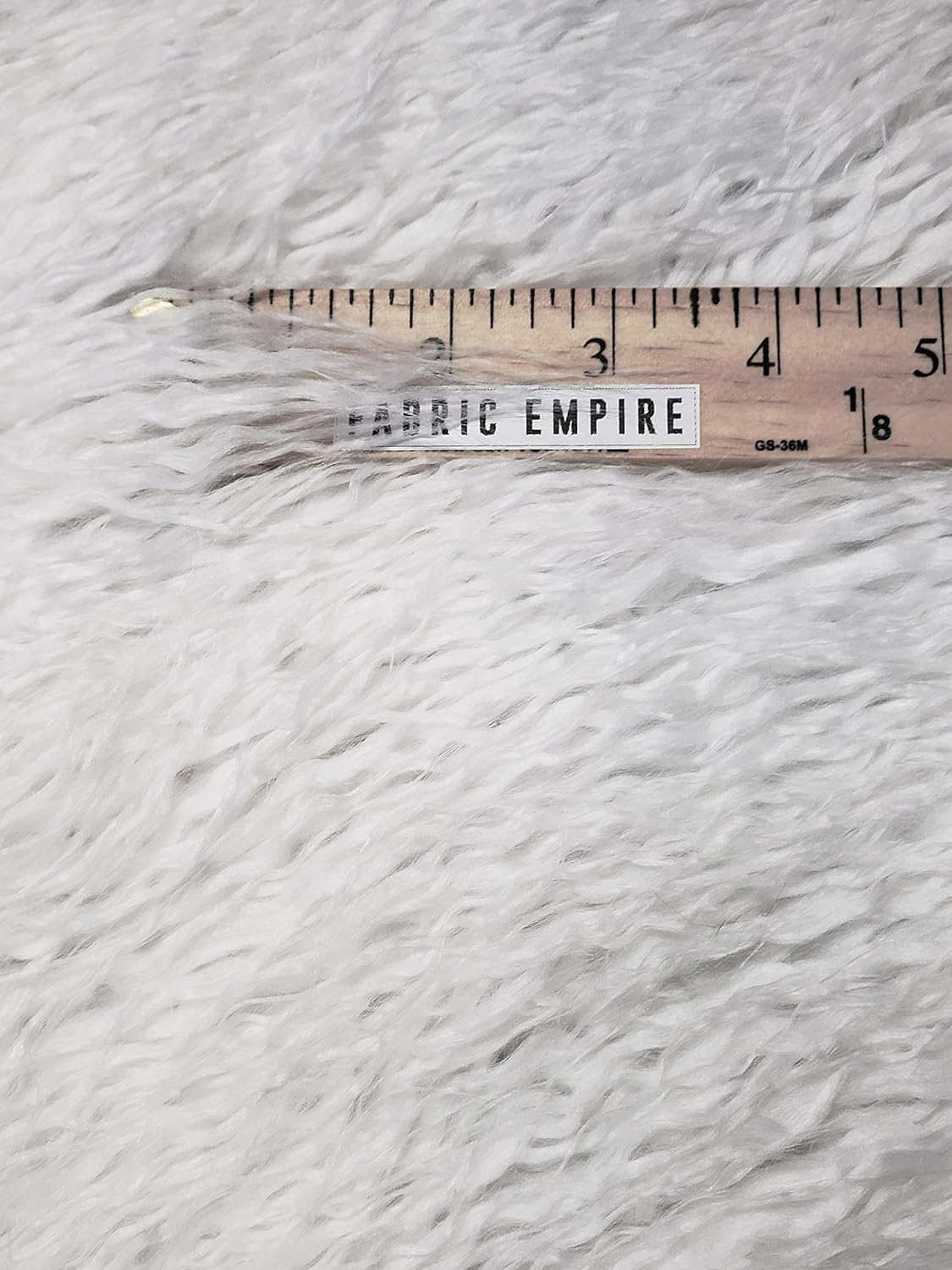 Tela rizada de pelo sintético de alpaca de pelo largo vendido por The Yard (blanco)