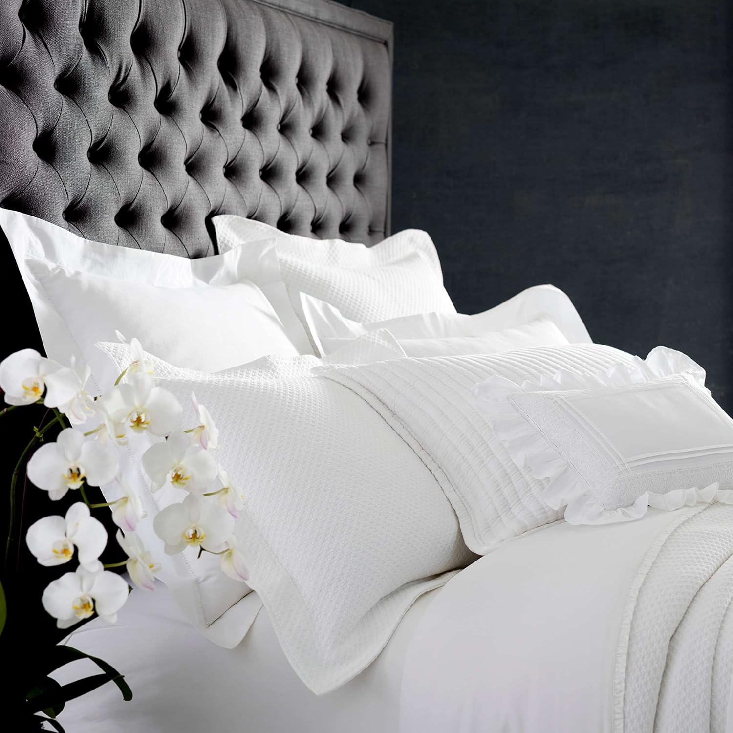 Pine Cone Hill Funda de Matelasse blanca Petite Trellis tamaño europeo, patrón sólido blanco