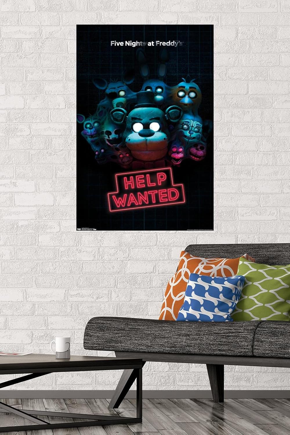Trends International Five Nights at Freddy’s – Póster de pared con texto en inglés “Help Wanted”, 22.375 x 34 pulgadas, versión premium sin marco