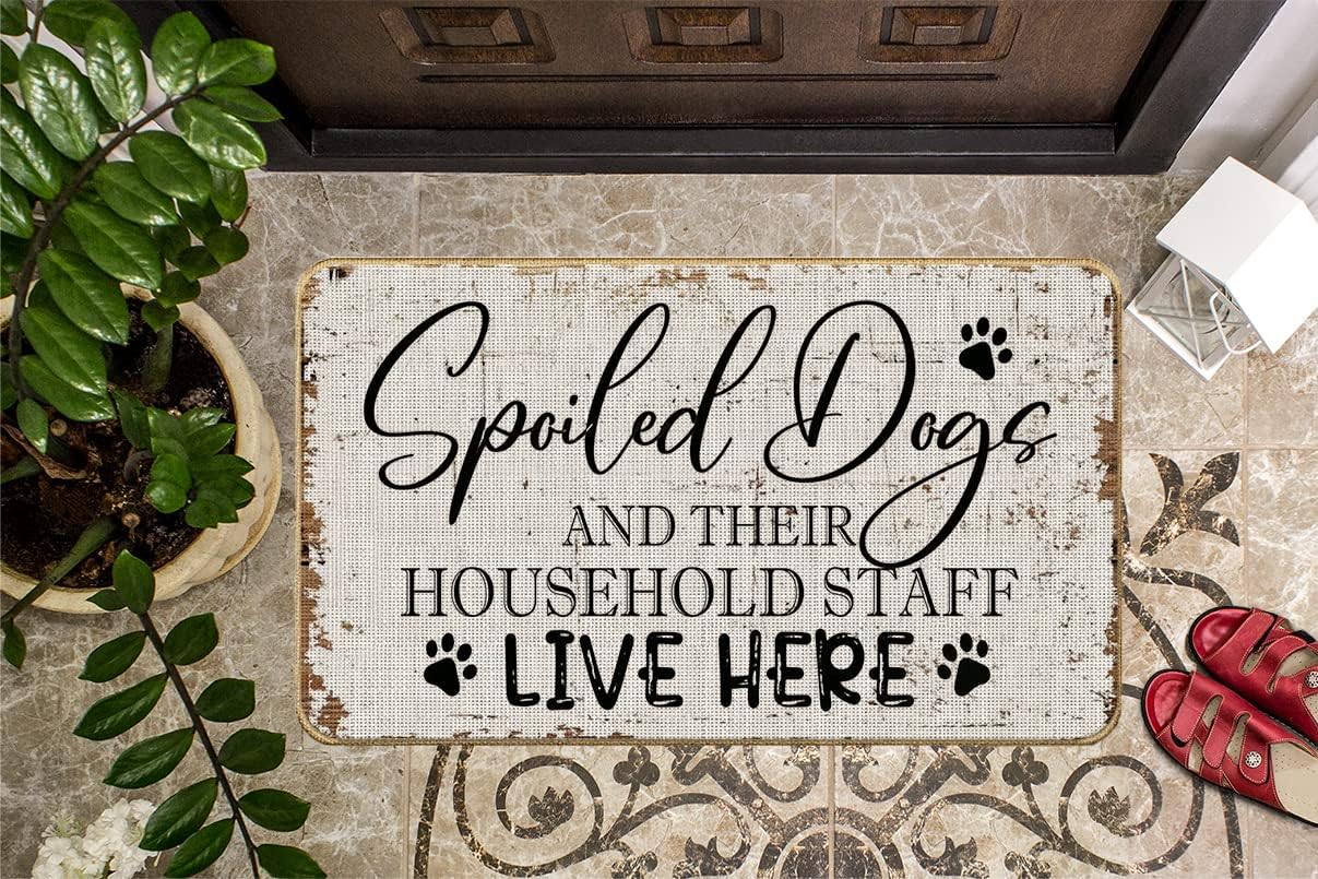 Spoiled Dogs Live Here – Tapete retro con estampado de patas de perro, 17 x 30 pulgadas, antideslizante, tapete de bienvenida al aire libre, para
