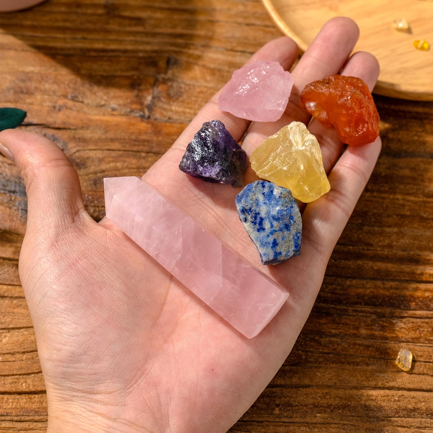 Runyangshi Torre de cristal curativo de cuarzo rosa natural de 3 pulgadas con 5 piedras crudas de cristal en bruto para Reiki Chakra Meditación