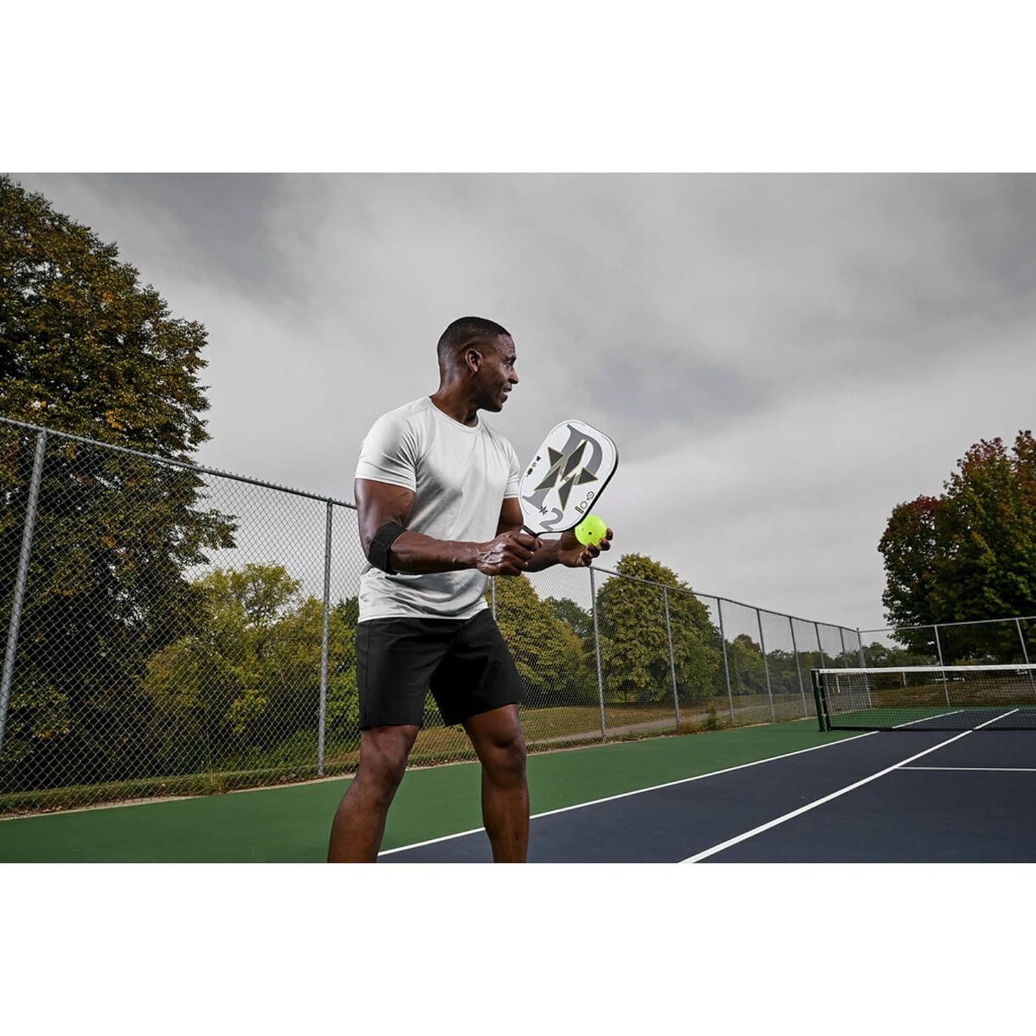 FUTURO Correa de codo de tenis, proporciona un apoyo moderado a tendones débiles, doloridos y lesionados, ajustable