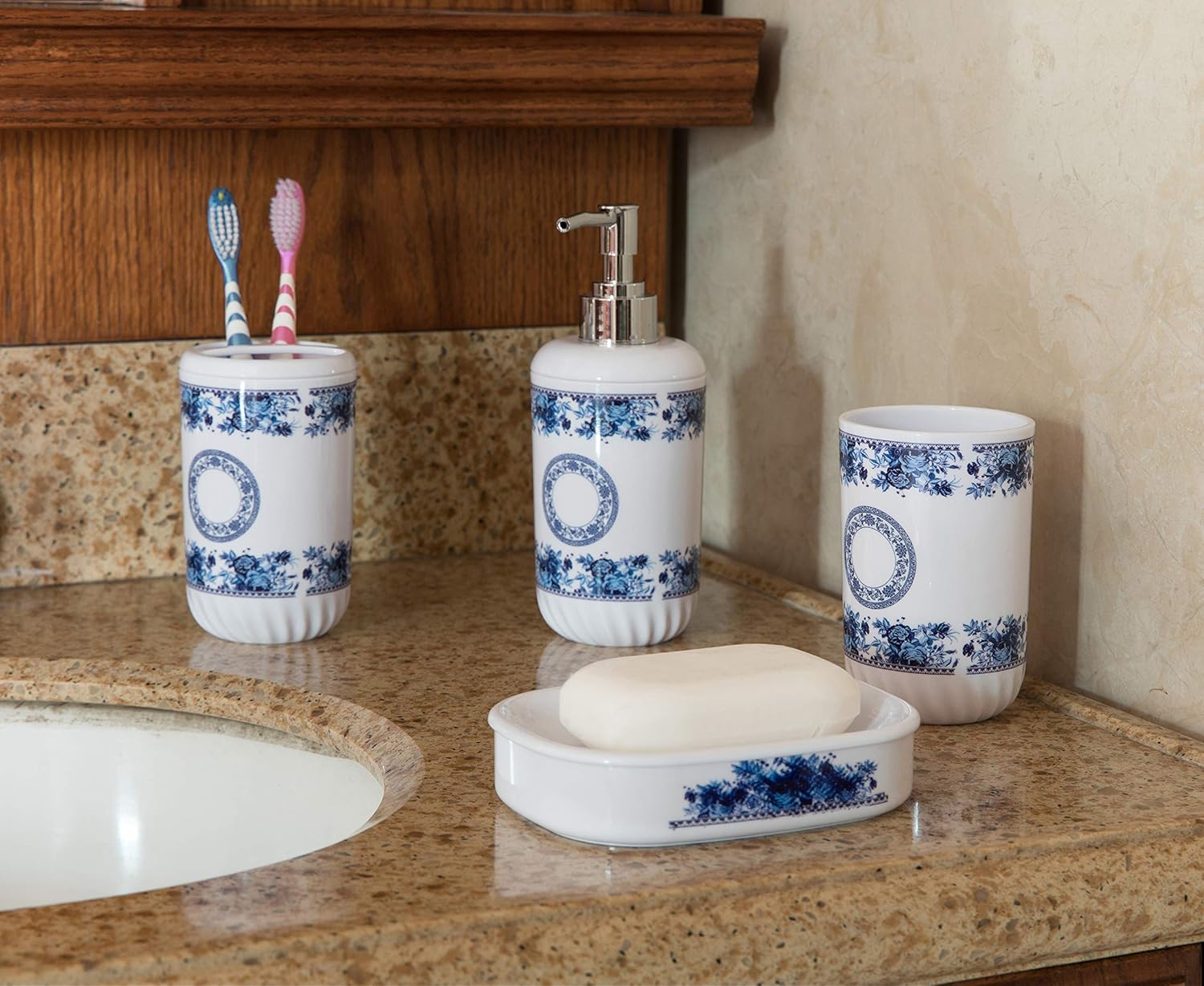 Basicwise Juego de accesorios de baño de 4 piezas, incluye dispensador de jabón, soporte para cepillo de dientes, vaso y jabonera (blanco)