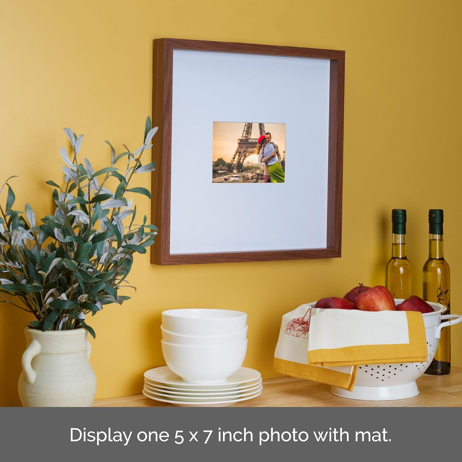 Mikasa Wood Gallery – Marco de pared de 15 x 15 pulgadas, mate a 5 x 7, 16 x 1.57 x 16 pulgadas, nogal