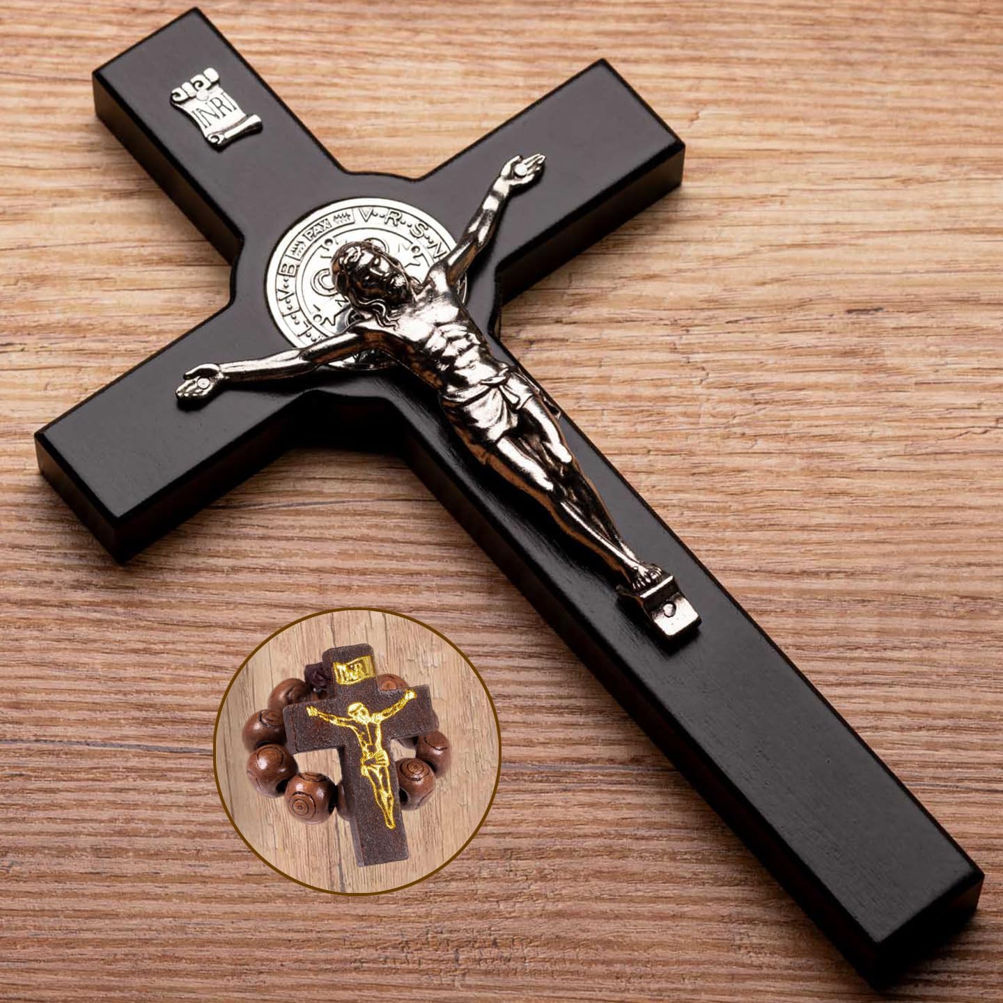 4Soul Crucifijo  Cruz de pared de San Benito  Decoración de cruz de madera de 8.7 pulgadas con medalla de Jesús y San Benito de color plateado  Arte