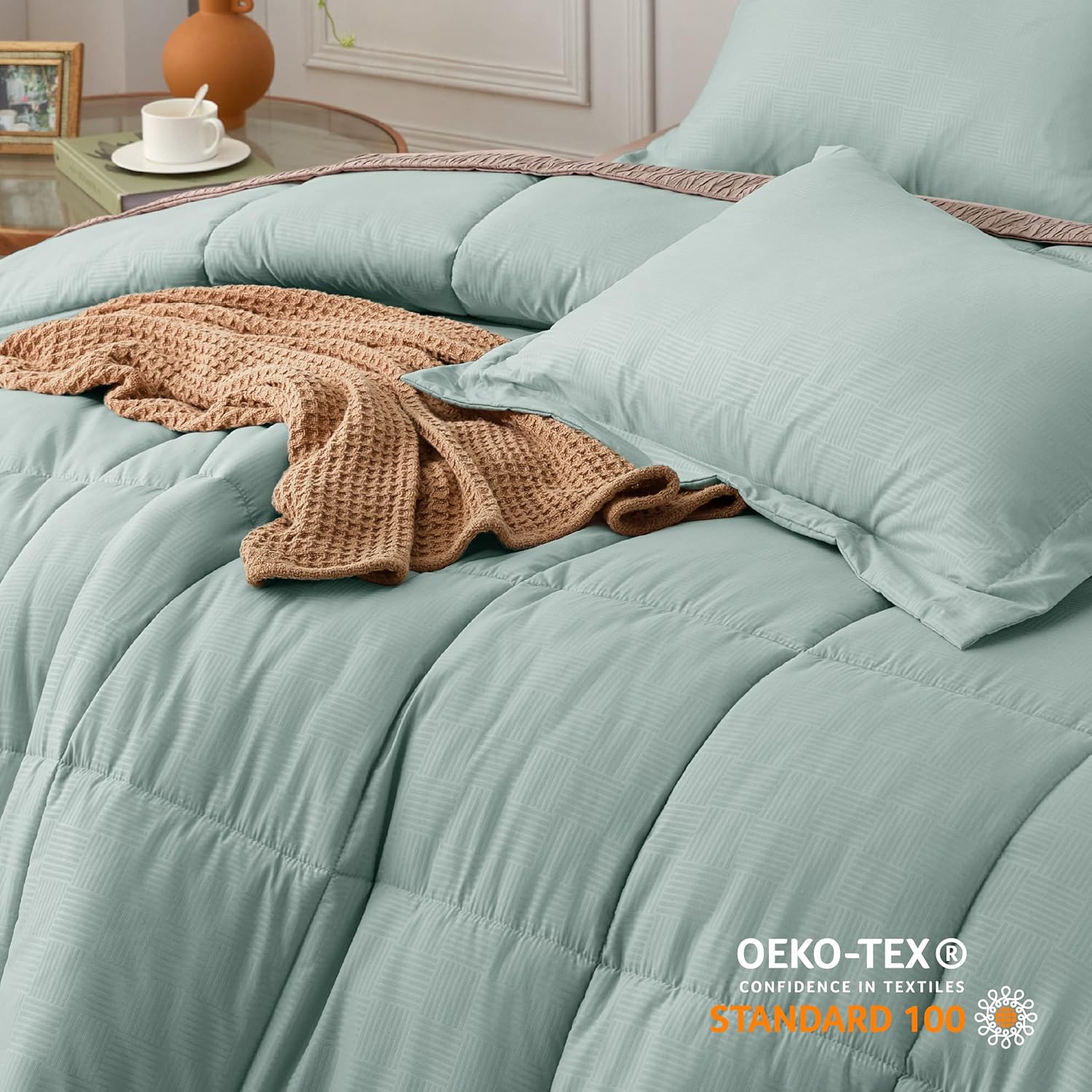 Bedsure Juego de edredón verde salvia tamaño King, juego de edredón alternativo con patrón de cesta verde salvia, relleno de edredón con costuras en