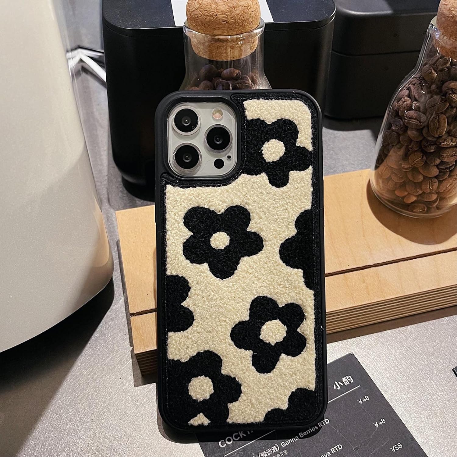 Funda de teléfono retro con flores negras pequeñas, compatible con iPhone 12 Pro Max, bonito diseño femenino, piel cálida, delgada, suave y