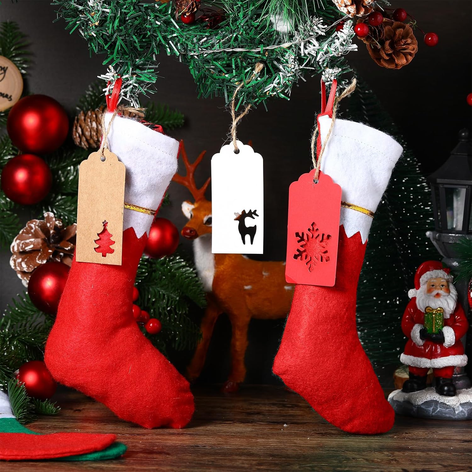 Paquete de 48 medias de Navidad no tejidas a granel de 10 pulgadas con etiqueta colgante de alce de copo de nieve (rojo, blanco)