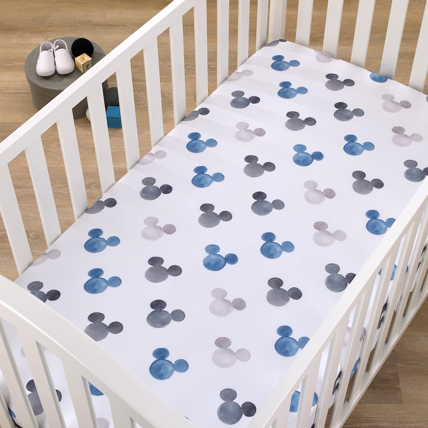 Disney Mickey Mouse – Sábana bajera ajustable de poliéster con orejas de Mickey en acuarela negra, blanca y azul