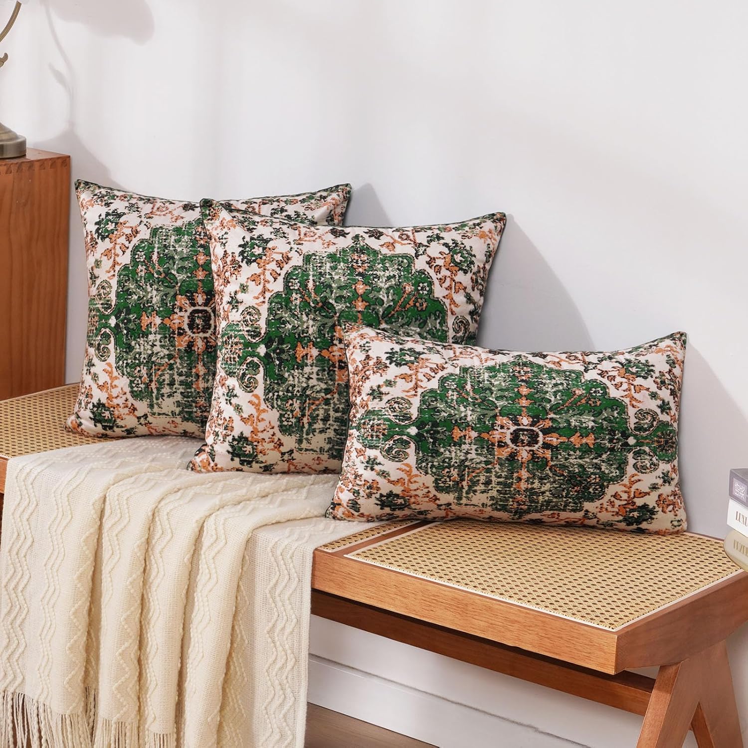 ASPMIZ Juego de 2 fundas de almohada bohemias de 18 x 18 pulgadas, almohadas decorativas de terciopelo con diseño étnico verde navideño para sofá,