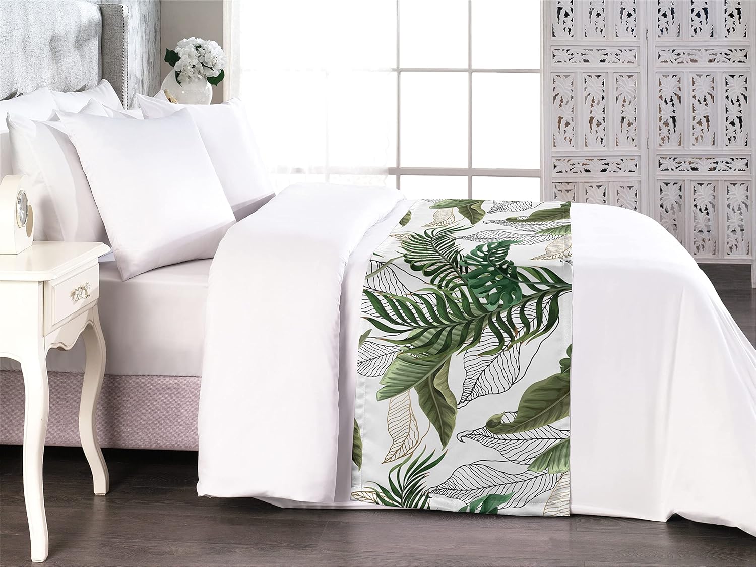 Ambesonne Camino de cama tropical, estilo hawaiano, adorno exótico de palmera y hojas de plátano, bufanda decorativa para hoteles, hogares y