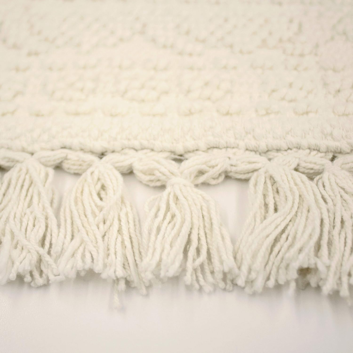 French Connection – Alfombra Nellore de baño con flecos