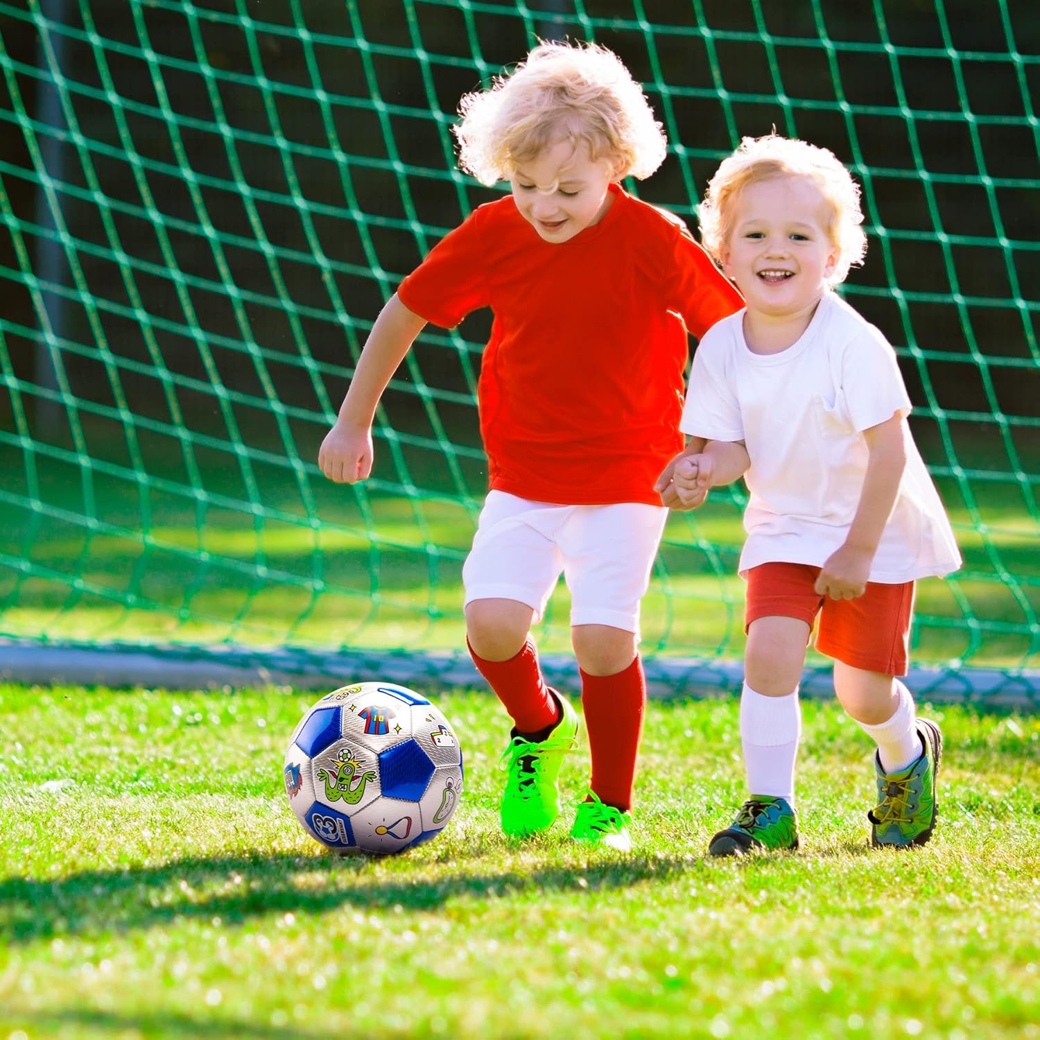 ZOOJOY Balón de fútbol clásico tamaño 3 y tamaño del artículo 3, paquete de pelota de fútbol monstruo, regalo de fútbol para niñas pequeñas con