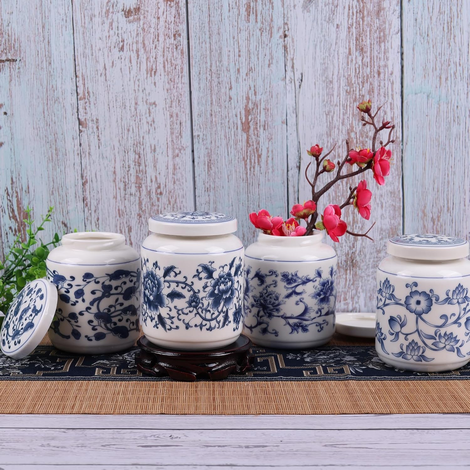 Tarro tradicional chinoiserie de jengibre de porcelana azul y blanca de 4.61 pulgadas de alto con tapa giratoria. Botes de cocina de cerámica y