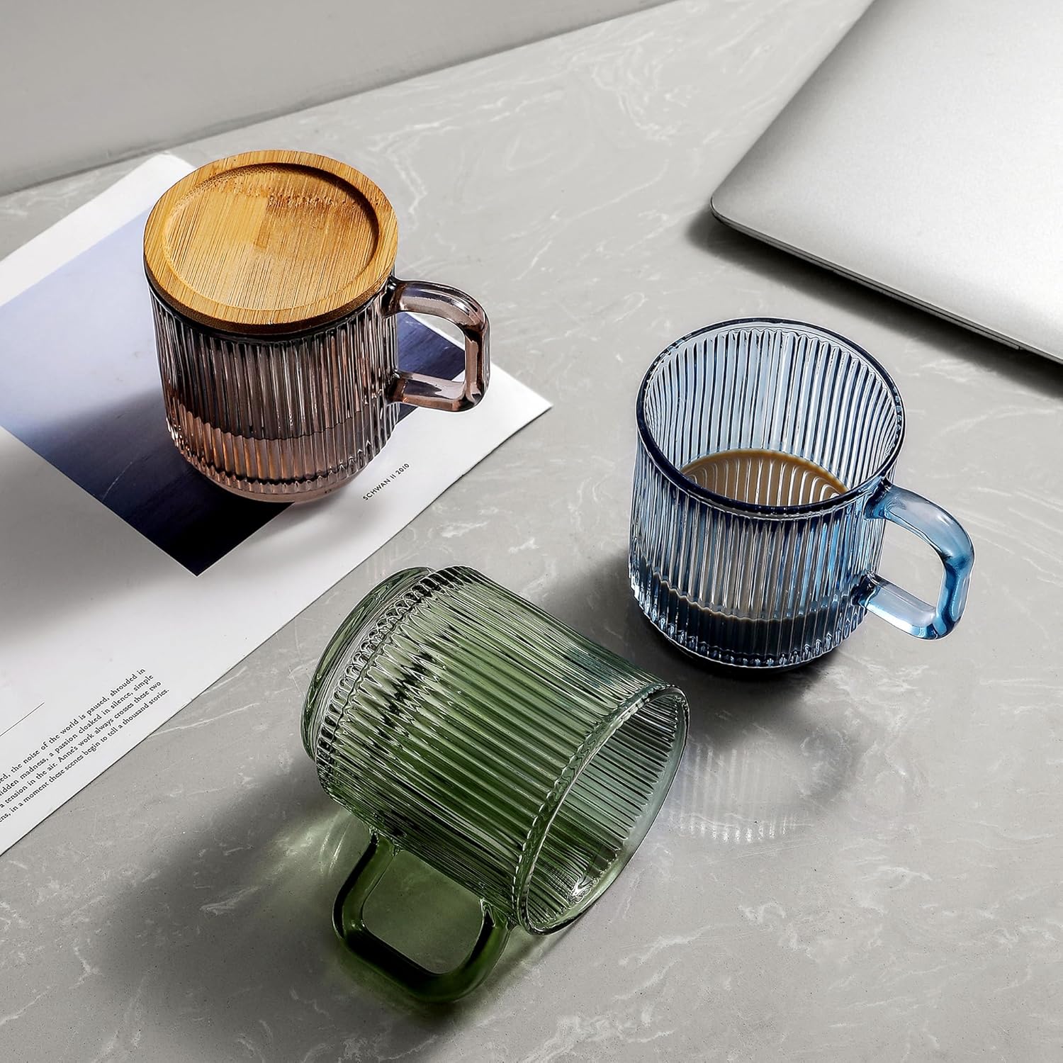 Lysenn Taza de café de vidrio con tapa, taza de té de vidrio clásica con rayas verticales de alta calidad, para leche, té, chocolate, jugo, agua,