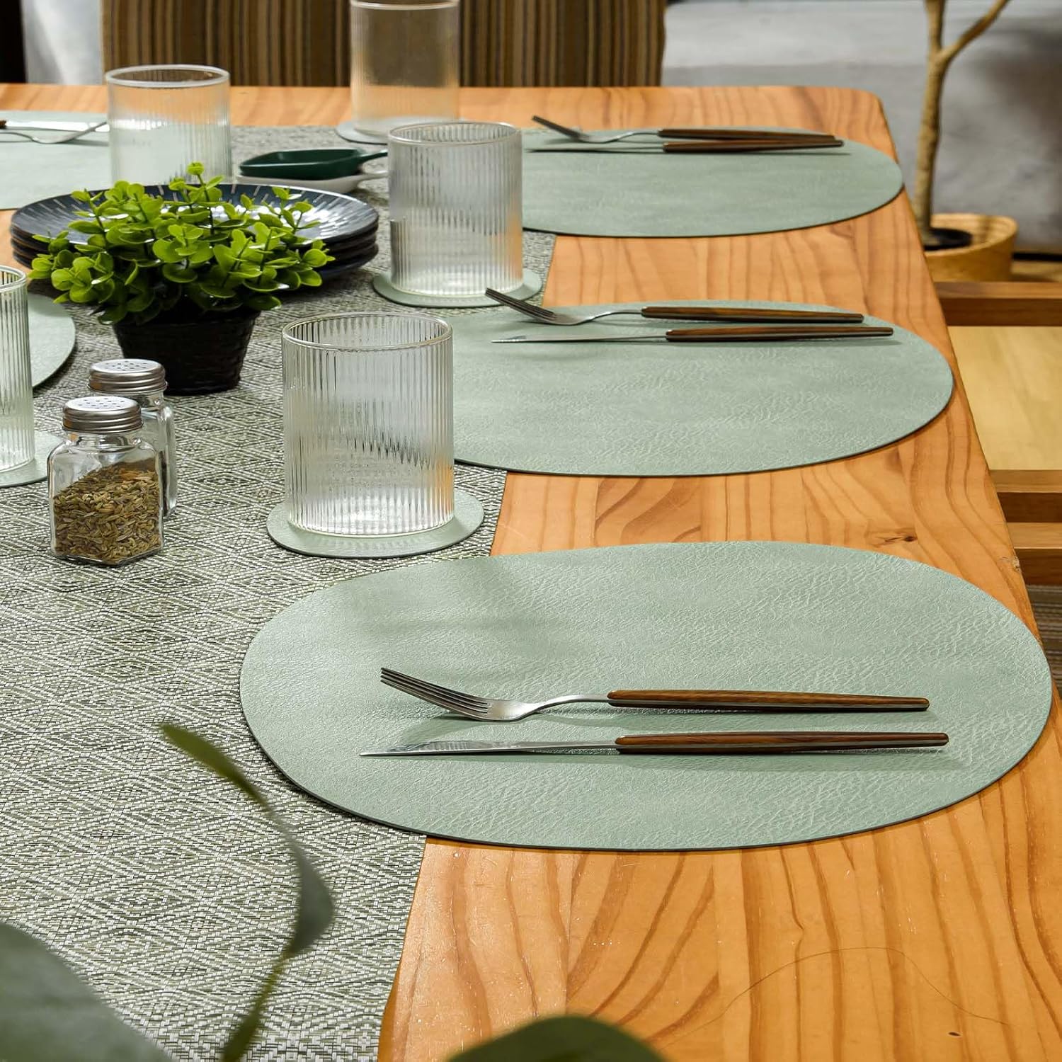 AHHFSMEI Juego de 6 manteles individuales de piel sintética para mesa de comedor, resistentes al calor, antideslizantes, lavables, impermeables,