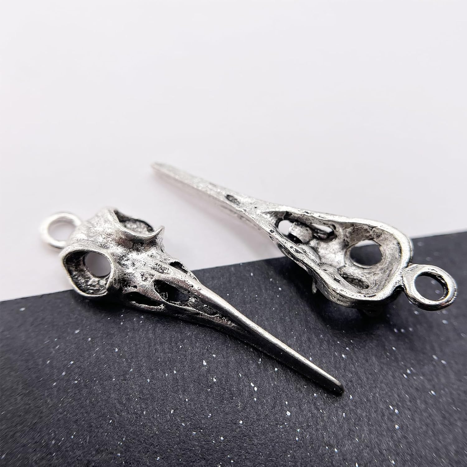 Dijes góticos chapados en plata con huesos 3D Rock antiguo colgante de aleación para hacer joyas, manualidades, pulsera, collar, aretes