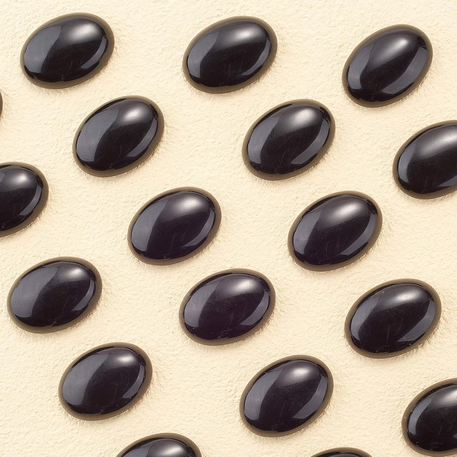 LiQunSweet 20 cuentas de ágata negra sueltas y lisas con forma ovalada de cabujones con parte trasera plana sin agujero, dijes a granel para