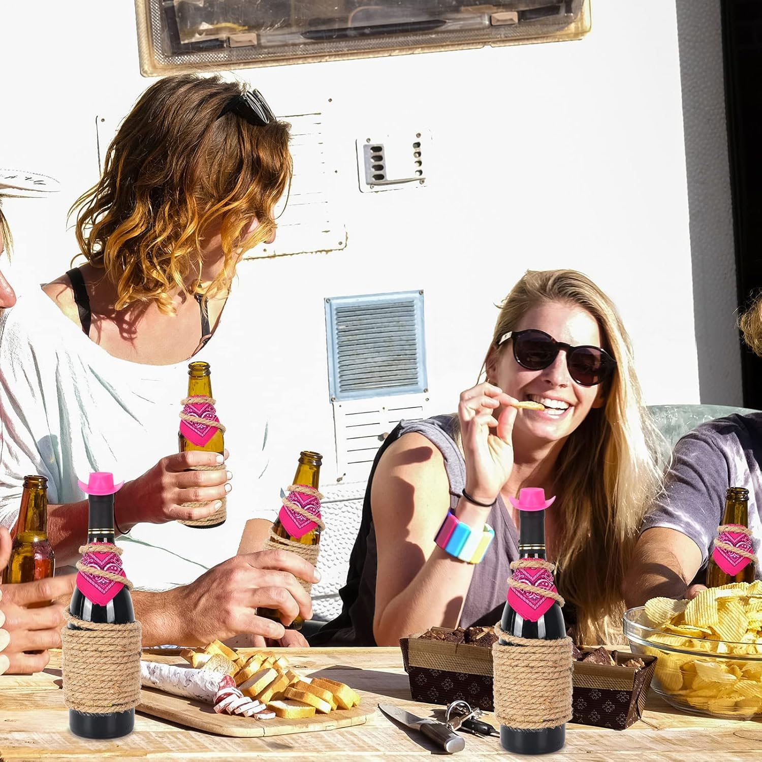 Whaline 20 sombreros de vaquero occidentales con mini bandanas, sombrero miniatura rosa, mini vaquera botella de vino rosa, para disfrazarse,