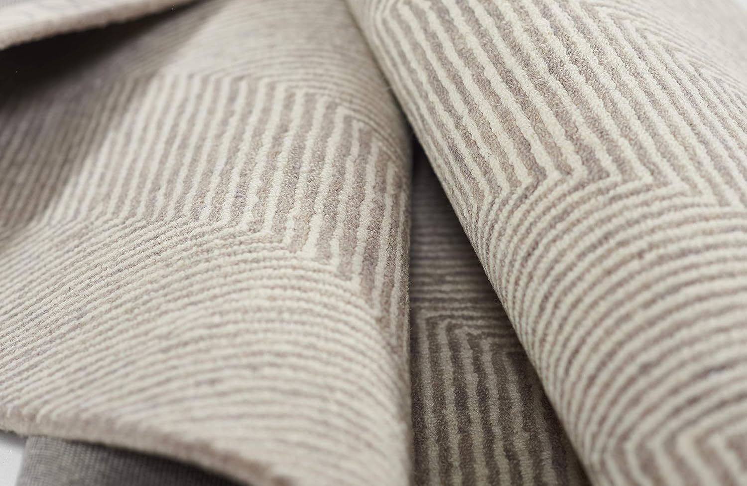 Momeni Charles – Alfombra de lana copetuda a mano para interiores, color gris topo, 2 x 3 pies