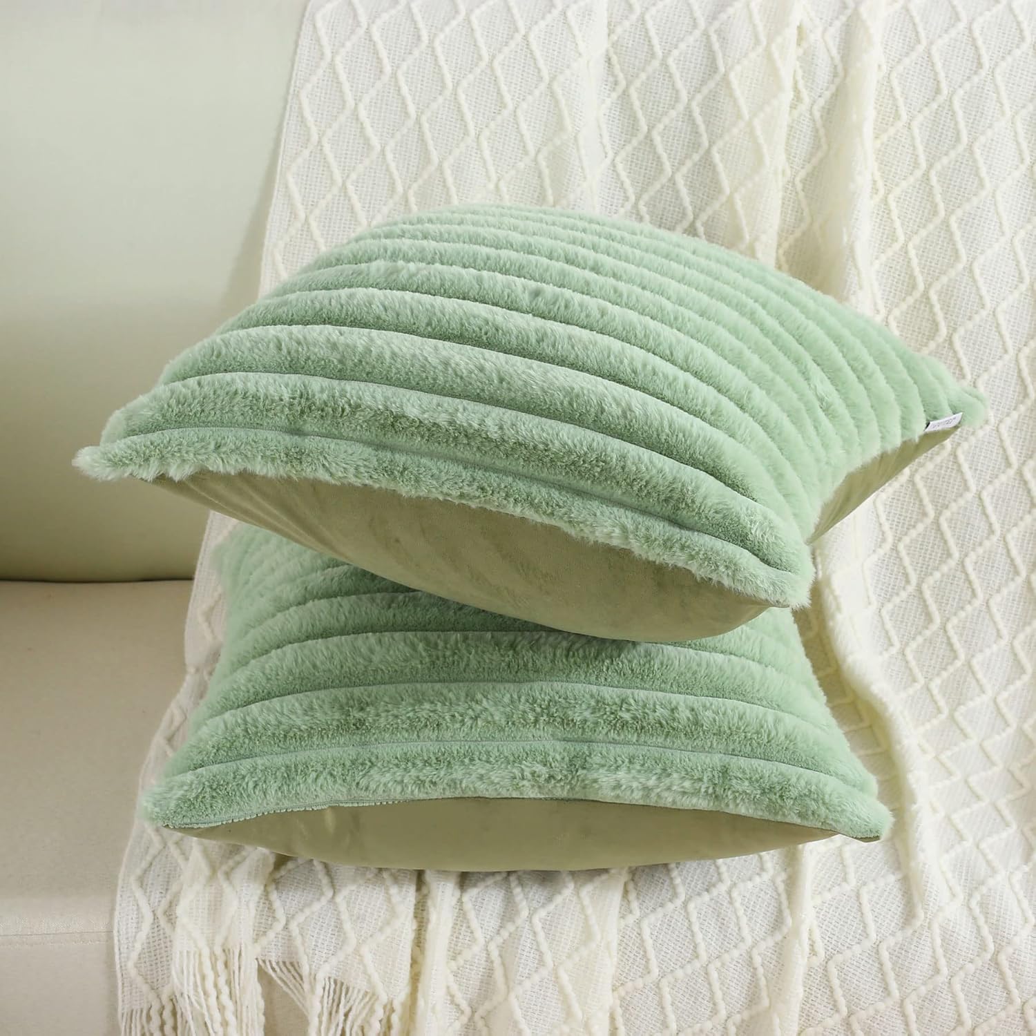FUTEI Juego de 2 fundas de almohada decorativas a rayas verdes salvia de 22 x 22 pulgadas, fundas cuadradas de almohada para sofá, suave y acogedora