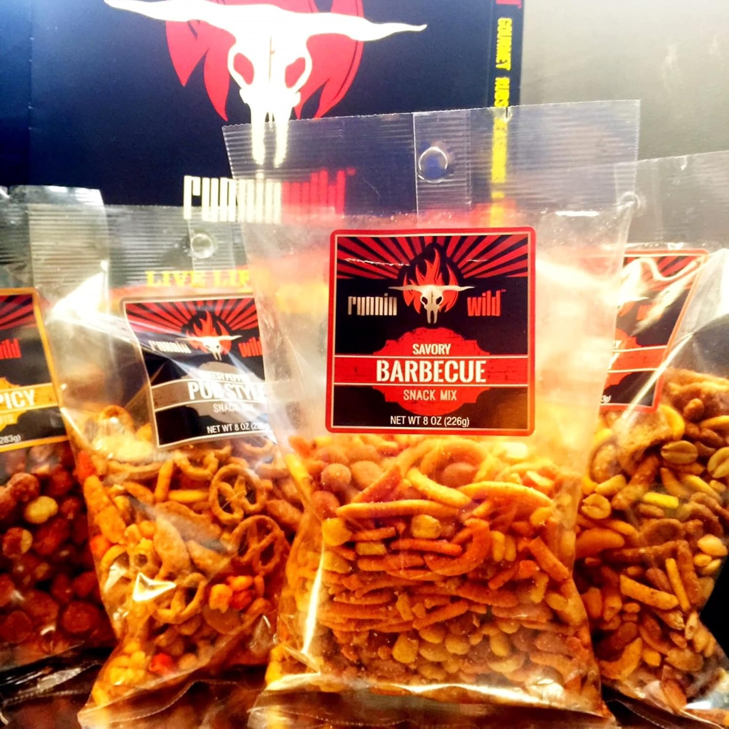 Mezcla de aperitivos para barbacoa  Stcks de maíz para barbacoa, pepitas de maíz, piezas de pretzel para barbacoa, cacahuetes tostados y tostados