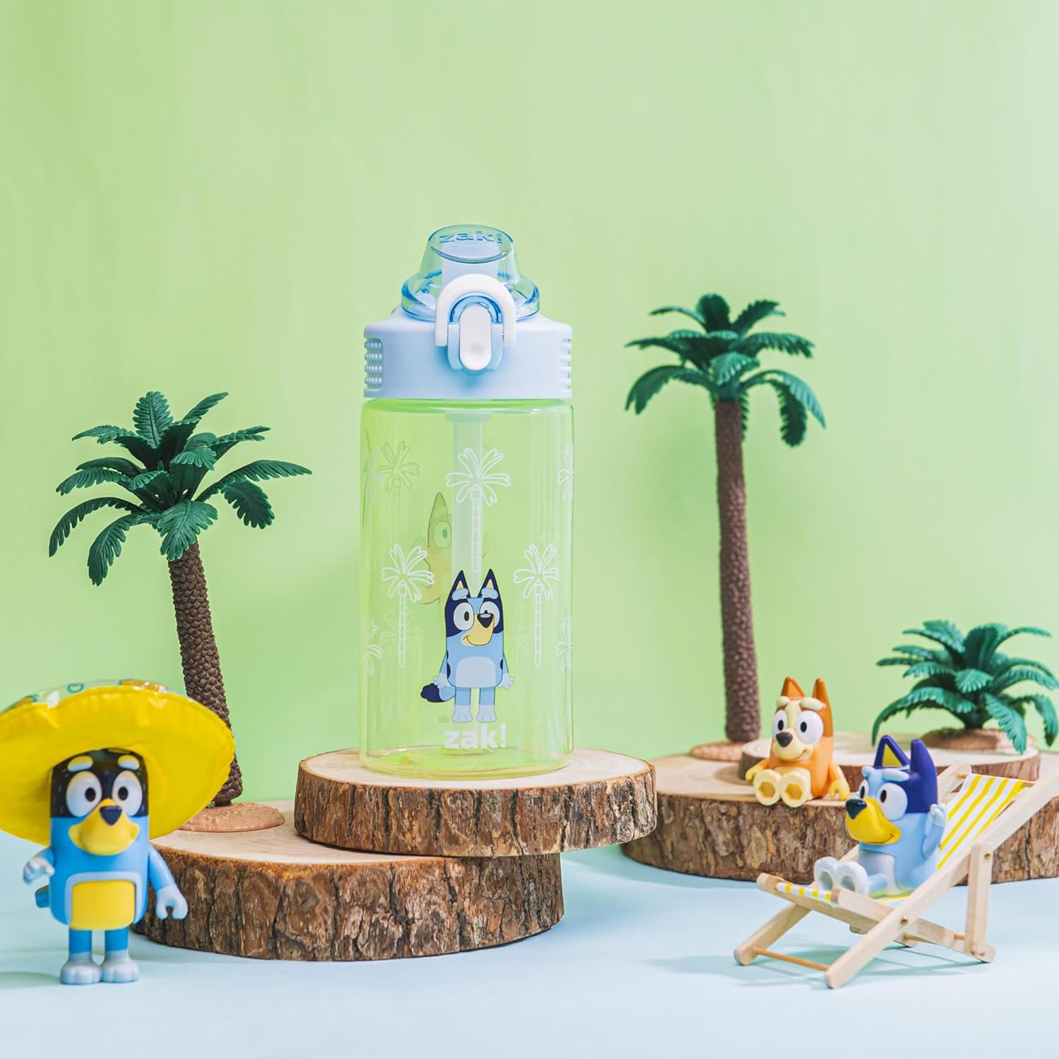 Zak Designs Sage Bluey Botella de agua para niños, escuela o viajes, plástico duradero, 16onzas, con popote, asa, tapa, boquilla abatible, a prueba