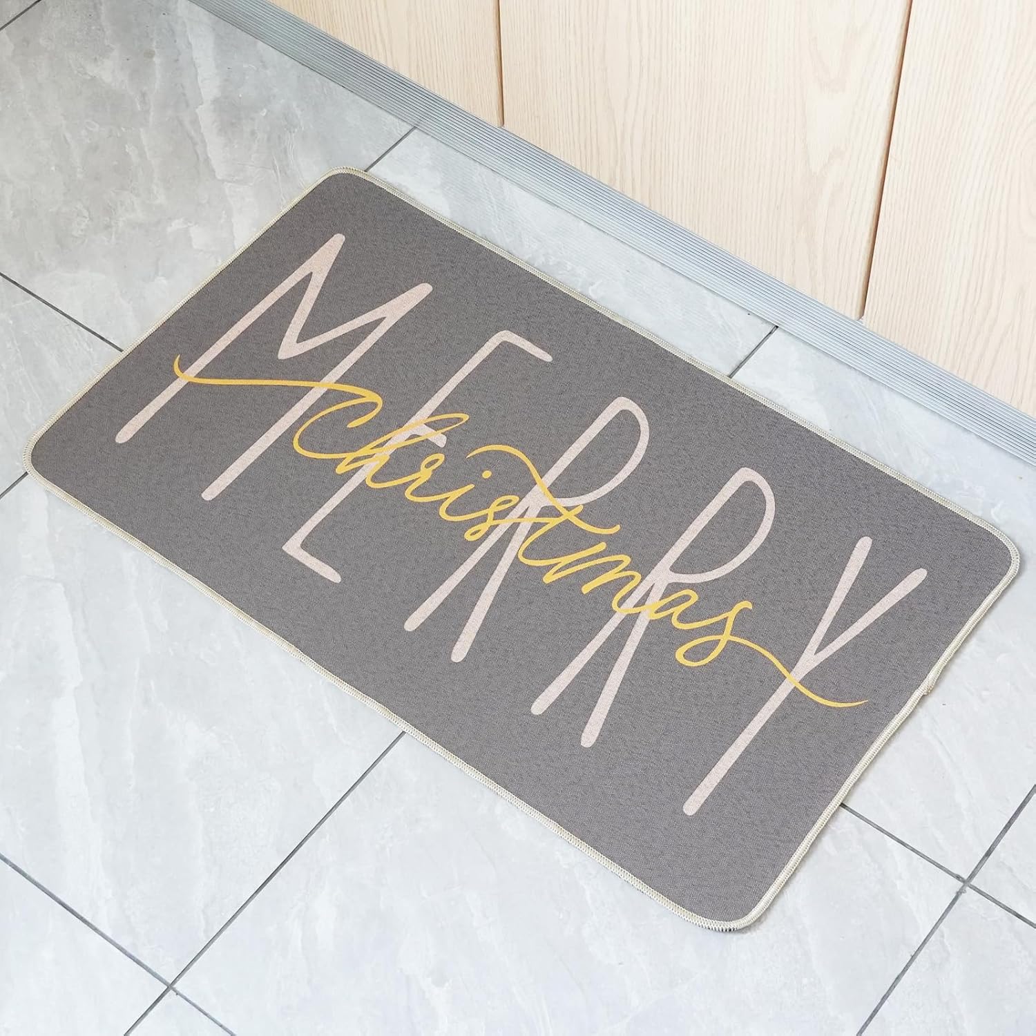 ONWAY Felpudo de Navidad, tapete de invierno gris dorado para puerta de invierno, de bajo perfil, tapete para interiores y exteriores, 17.5 x 29
