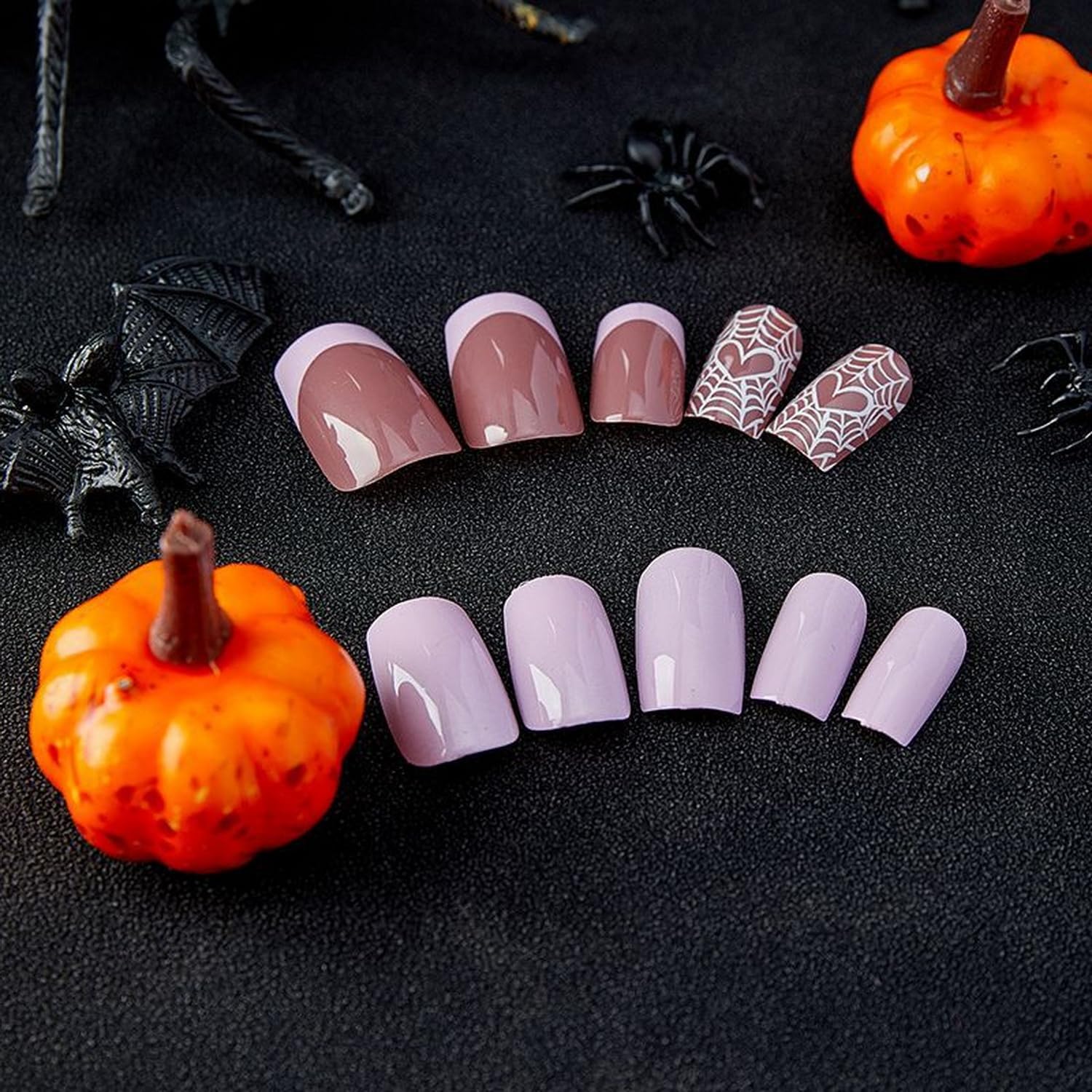 Uñas postizas a presión de Halloween, cuadradas, medianas, uñas postizas acrílicas de punta francesa rosa con diseños de telaraña de corazón, uñas