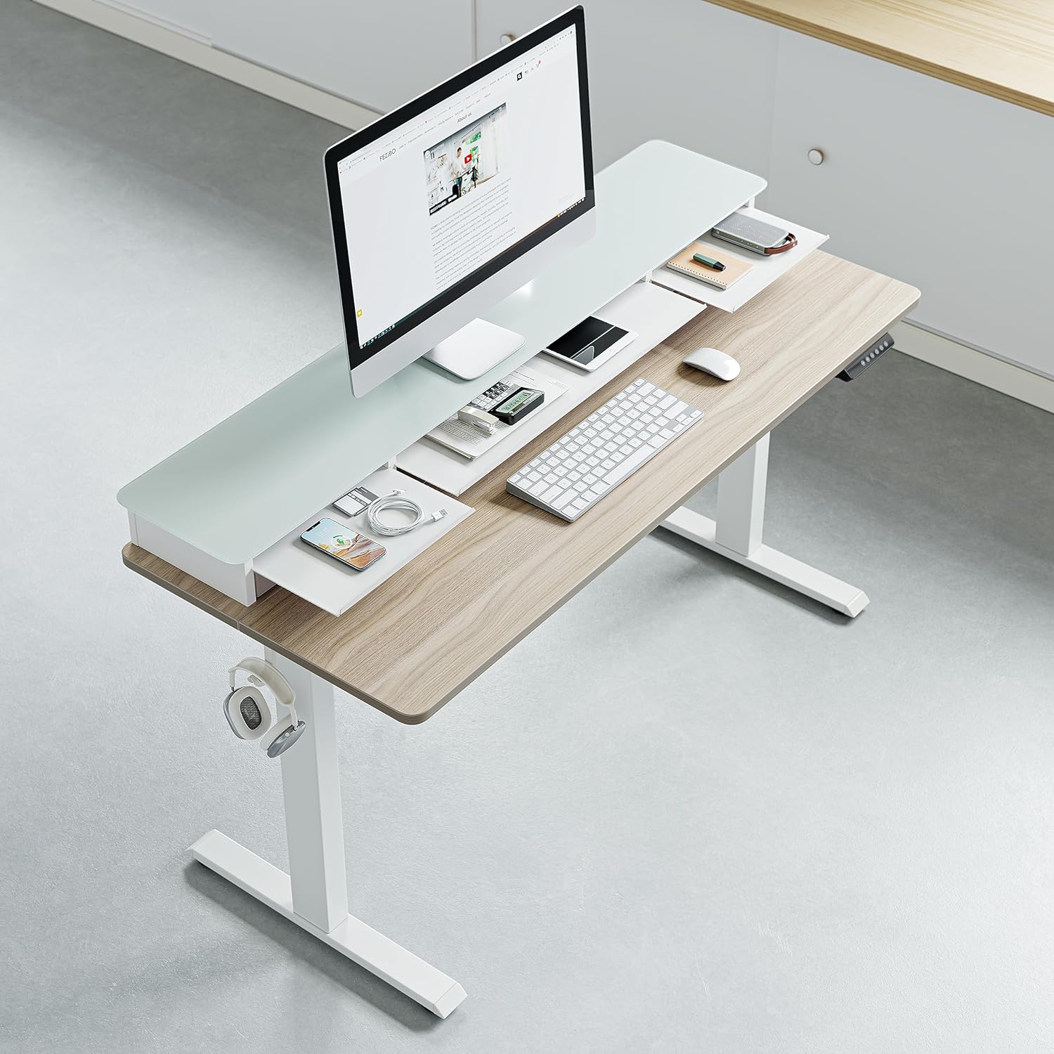 FEZIBO Escritorio eléctrico de pie con cajones dobles, soporte de monitor superior de vidrio de 48 x 24 pulgadas, escritorio ajustable con estante