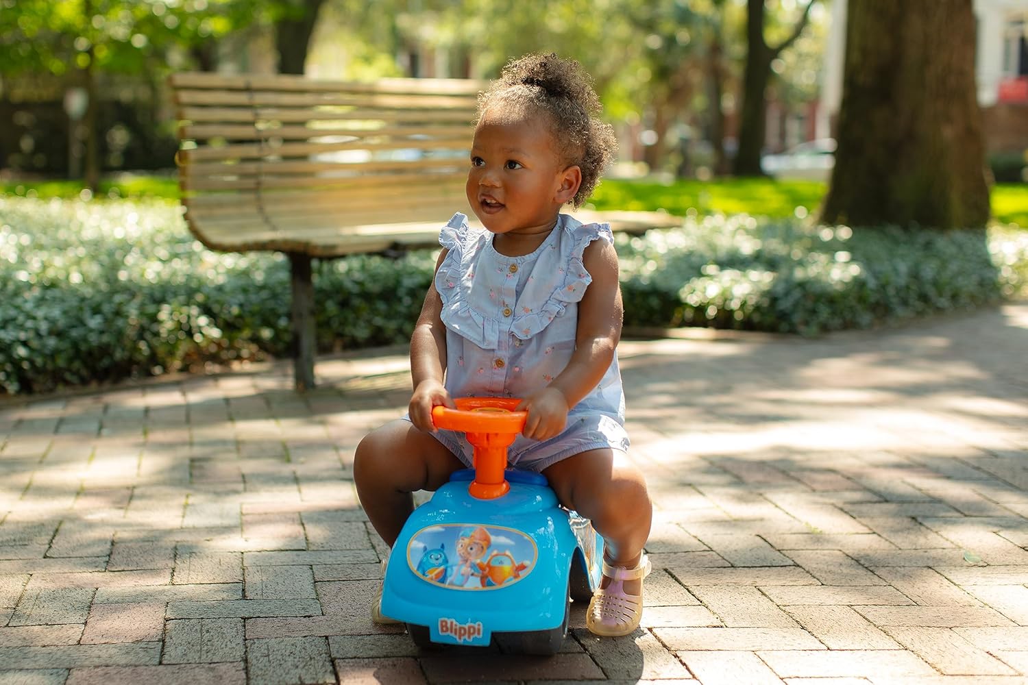 Dynacraft Blippi – Paseo de pie a suelo con funciones de juego interactivo para niños