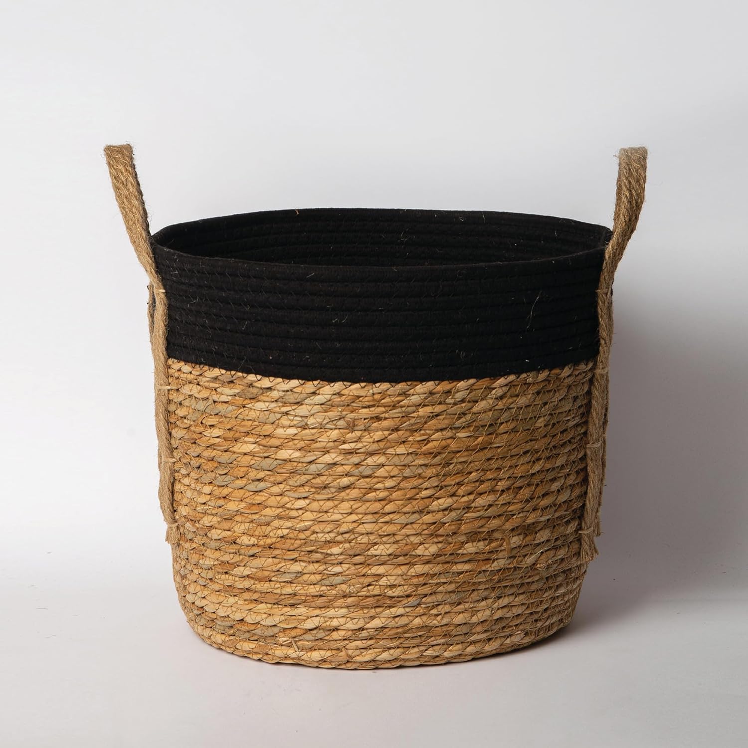 Coastal Charm – Exquisita canasta tejida de hierba marina con asas, solución de almacenamiento natural atemporal versátil y elegante en ribete negro
