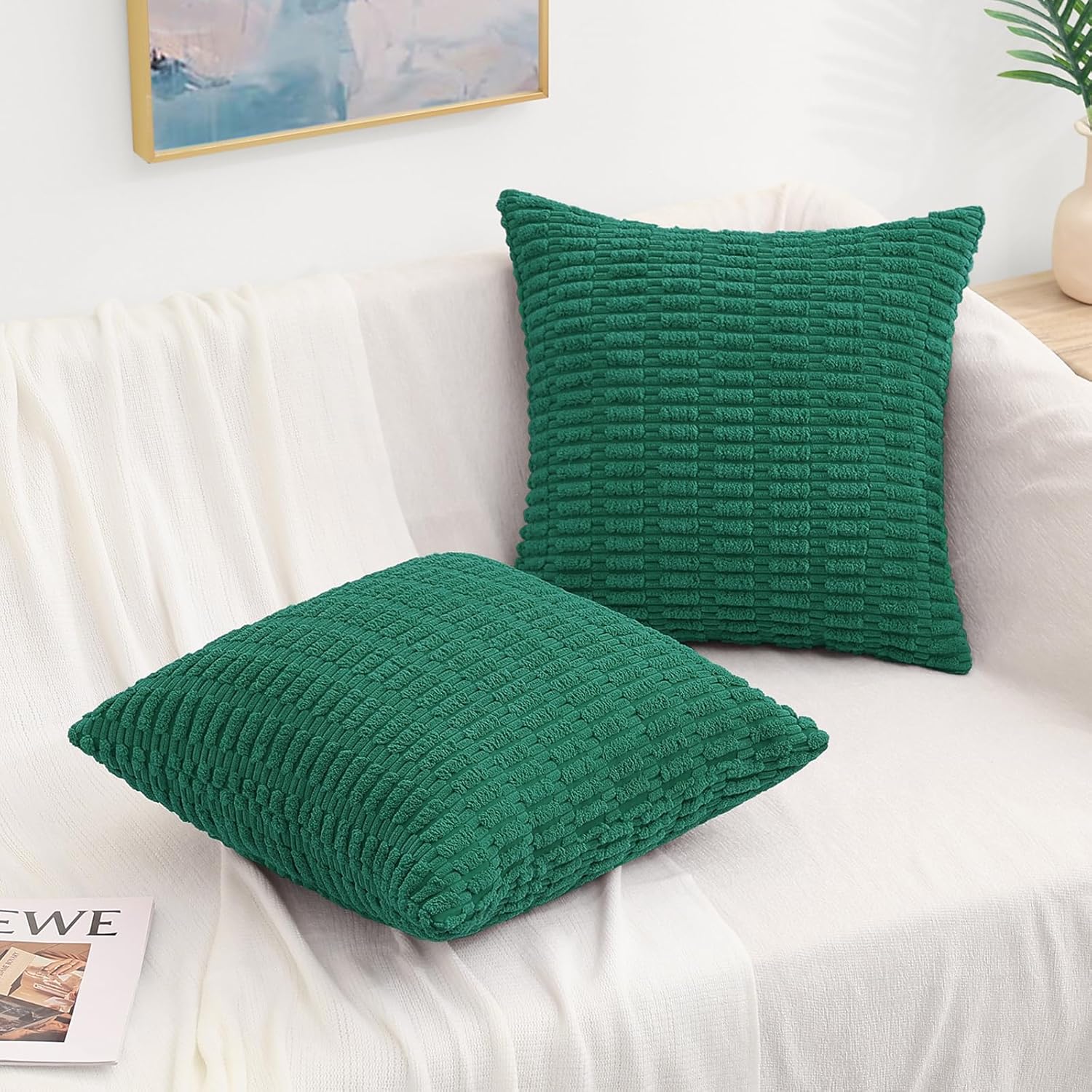 decorUhome Juego de 2 fundas de almohada decorativas de color verde primaveral de 18 x 18 pulgadas, fundas de almohada cuadradas de pana suave a