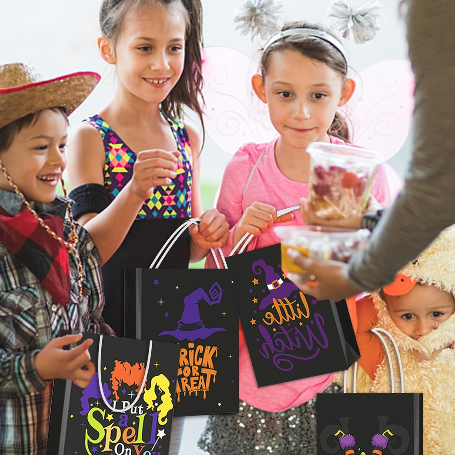 Augisteen 24 bolsas de regalo de Halloween, bolsas de papel de dulces de Halloween con asas, bolsas de fiesta de dulce o truco, bolsas de regalo con
