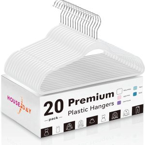 HOUSE DAY Paquete de 20 perchas de plástico, perchas blancas extra anchas con gancho giratorio de 360, perchas que ahorran espacio como HOUSE DAY Paquete de 20 perchas de plástico, perchas blancas extra anchas con gancho giratorio de 360, perchas que ahorran espacio como
