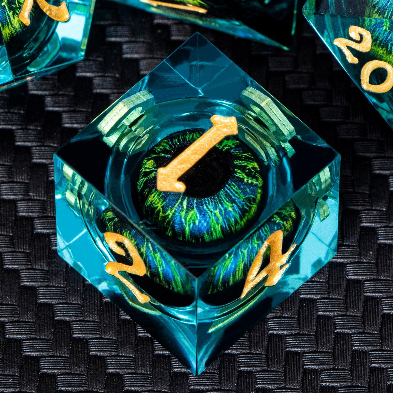 ARUOHHA DND – Juego de dados de ojo de dragón con núcleo líquido, resina azul, bordes afilados, con caja de regalo, dados poliédricos de Calabozos y