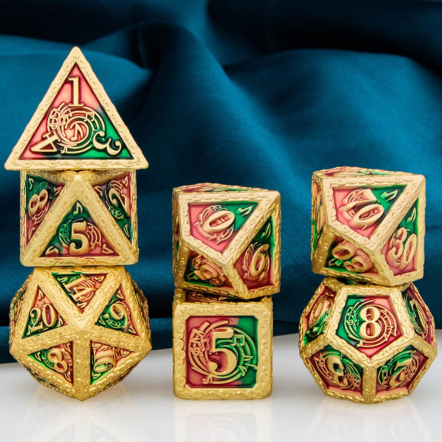 ARUOHHA Juego de dados de música DND con caja de regalo, dados poliédricos de metal rojo y verde, dados D&D, juegos de rol de mazmorras y dragones,