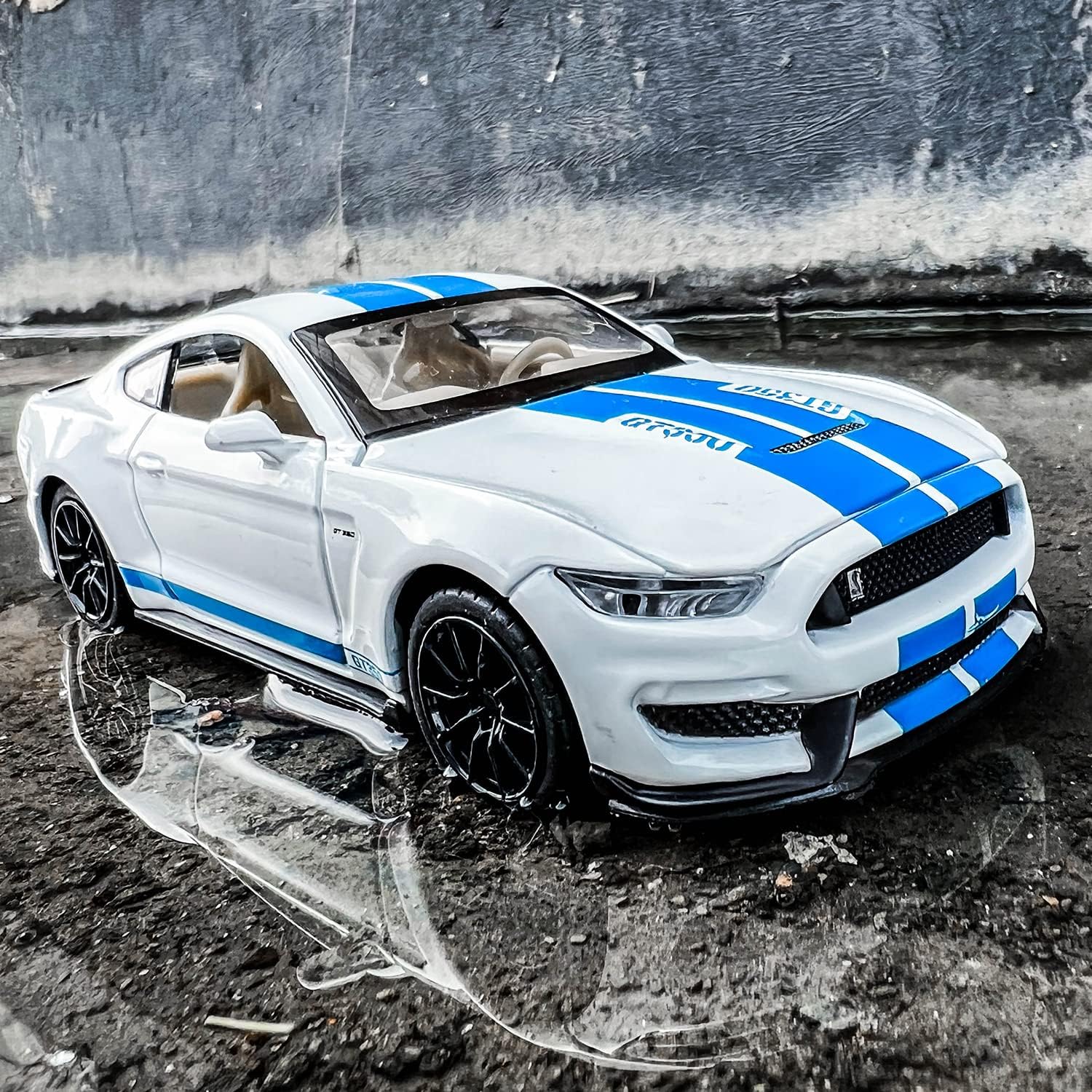 WAKAKAC 132 Modelo de coche fundido a troquel Shelby GT350 vehículo de juguete tire hacia atrás coche de juguete con sonido y luz para niños niñas