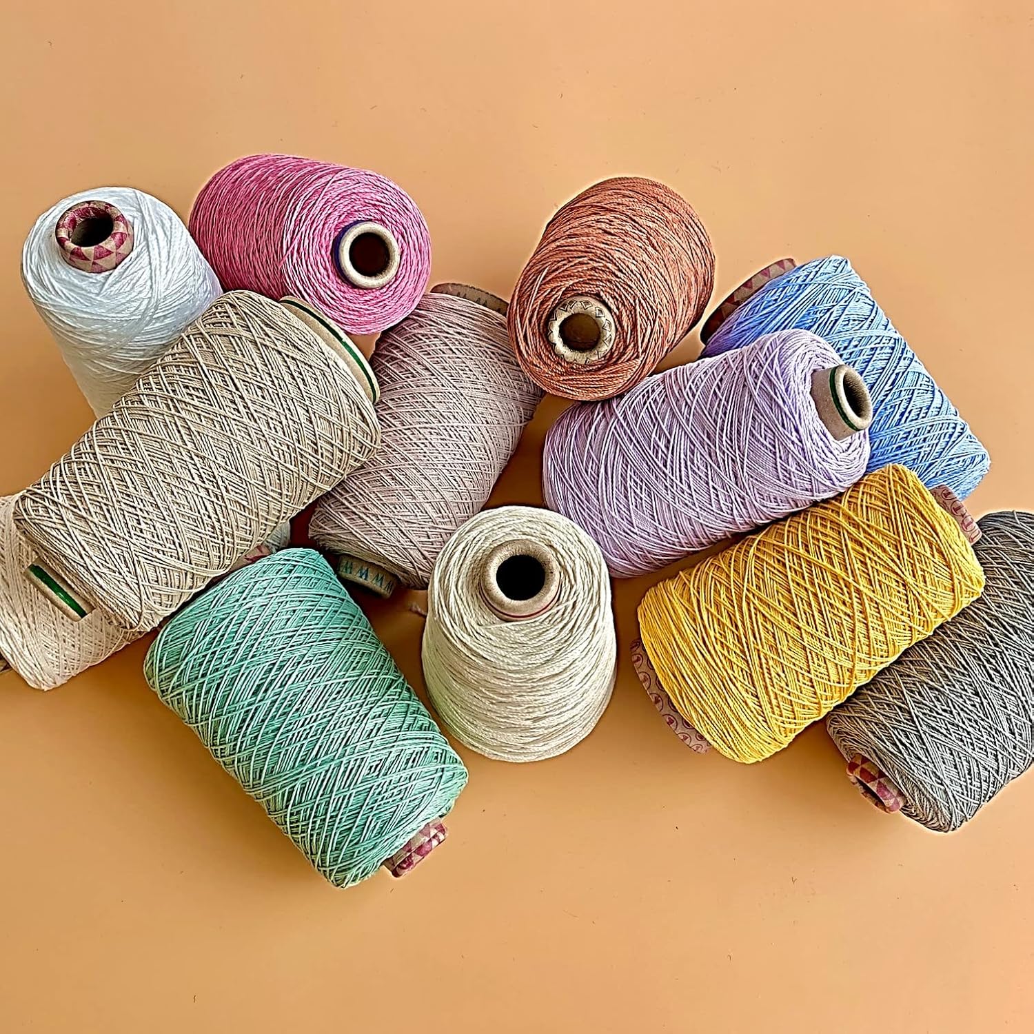 Paquete de 45 hilos de nailon de colores vibrantes (17 albaricoques), ideal para tejer a ganchillo, proyectos de manualidades y más, 100% B.C.F. – 3